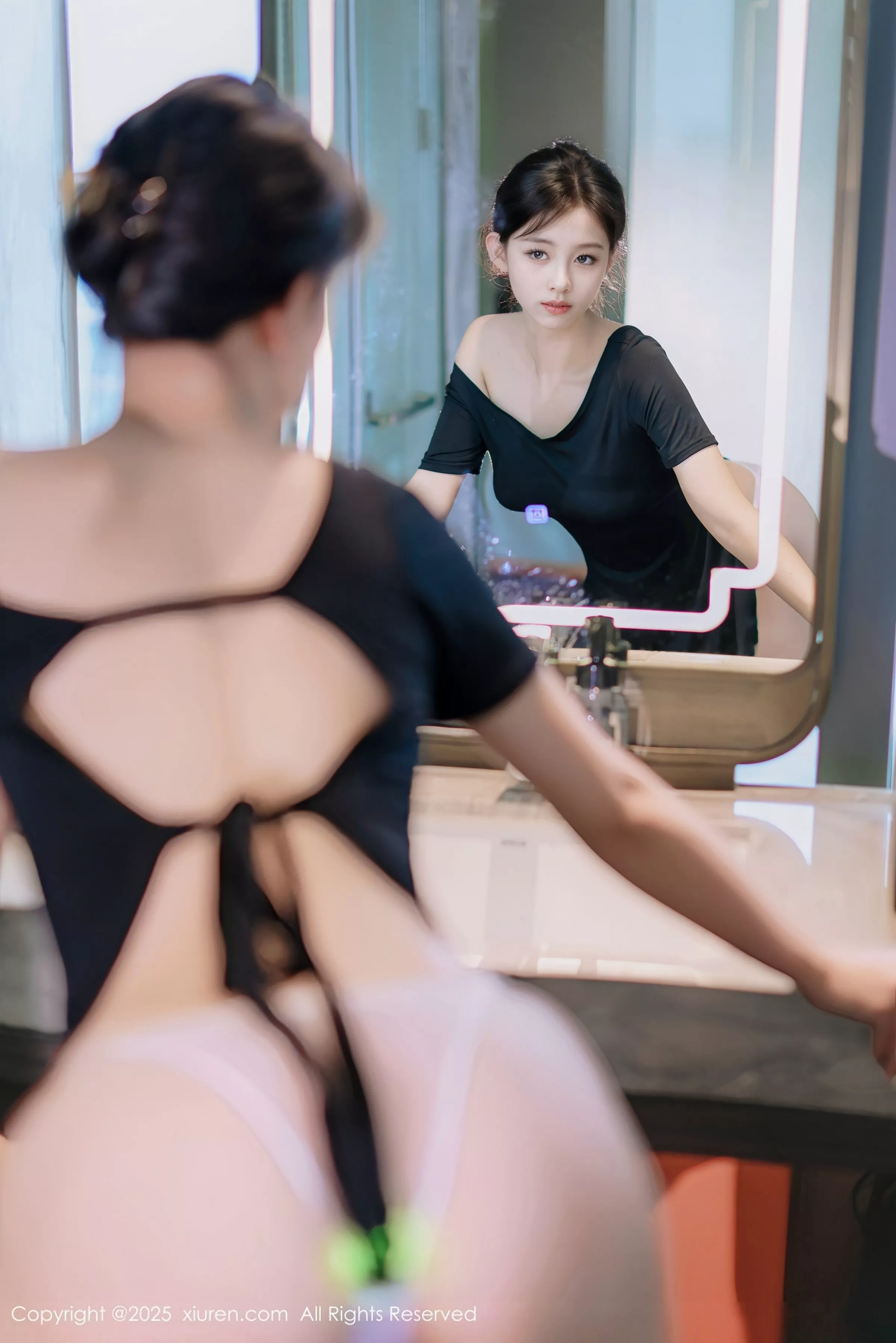   [XiuRen]高清写真图 2025.06.18 No.10426 小橘子orange 曼妙身姿第26张图片
