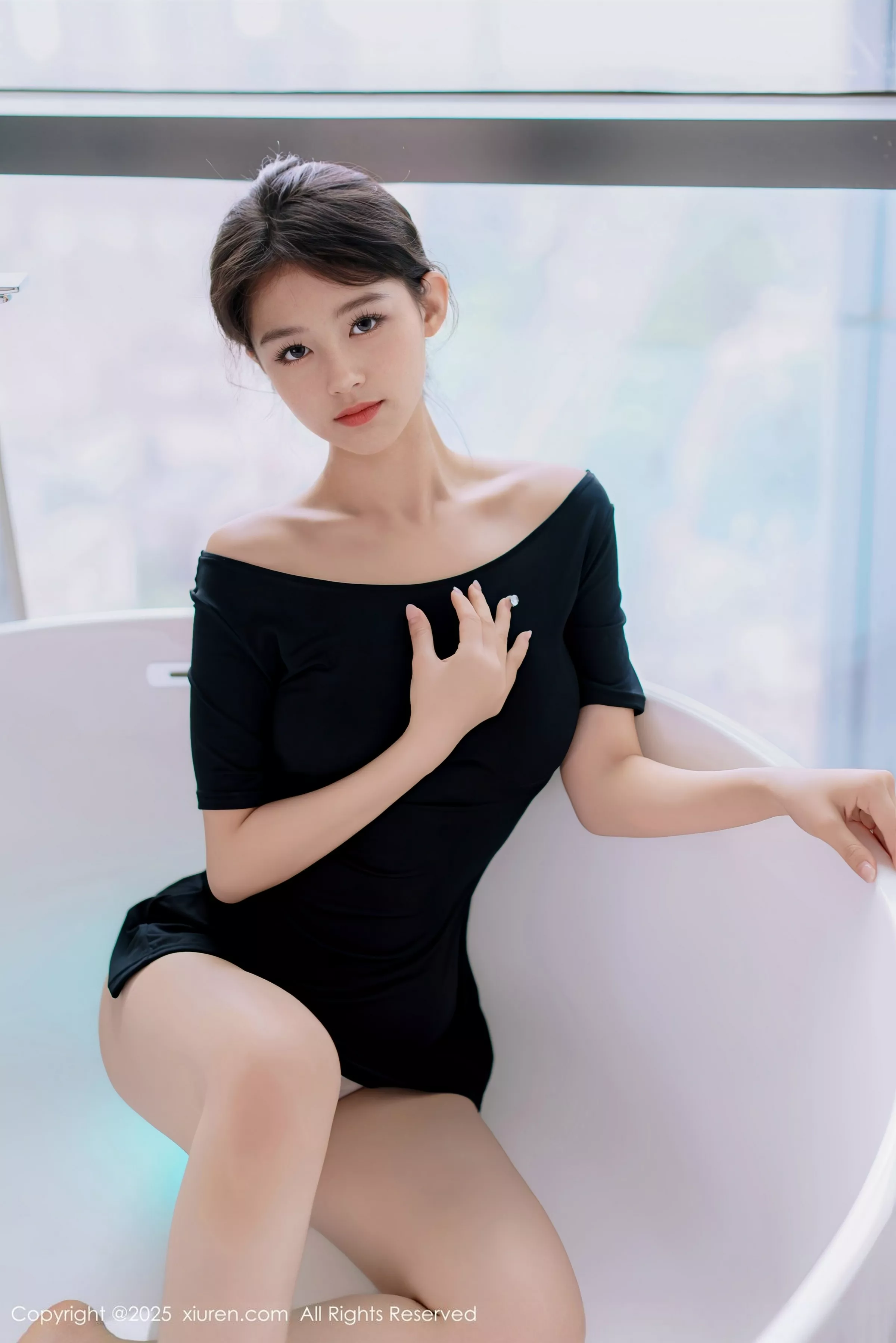   [XiuRen]高清写真图 2025.06.18 No.10426 小橘子orange 曼妙身姿第36张图片
