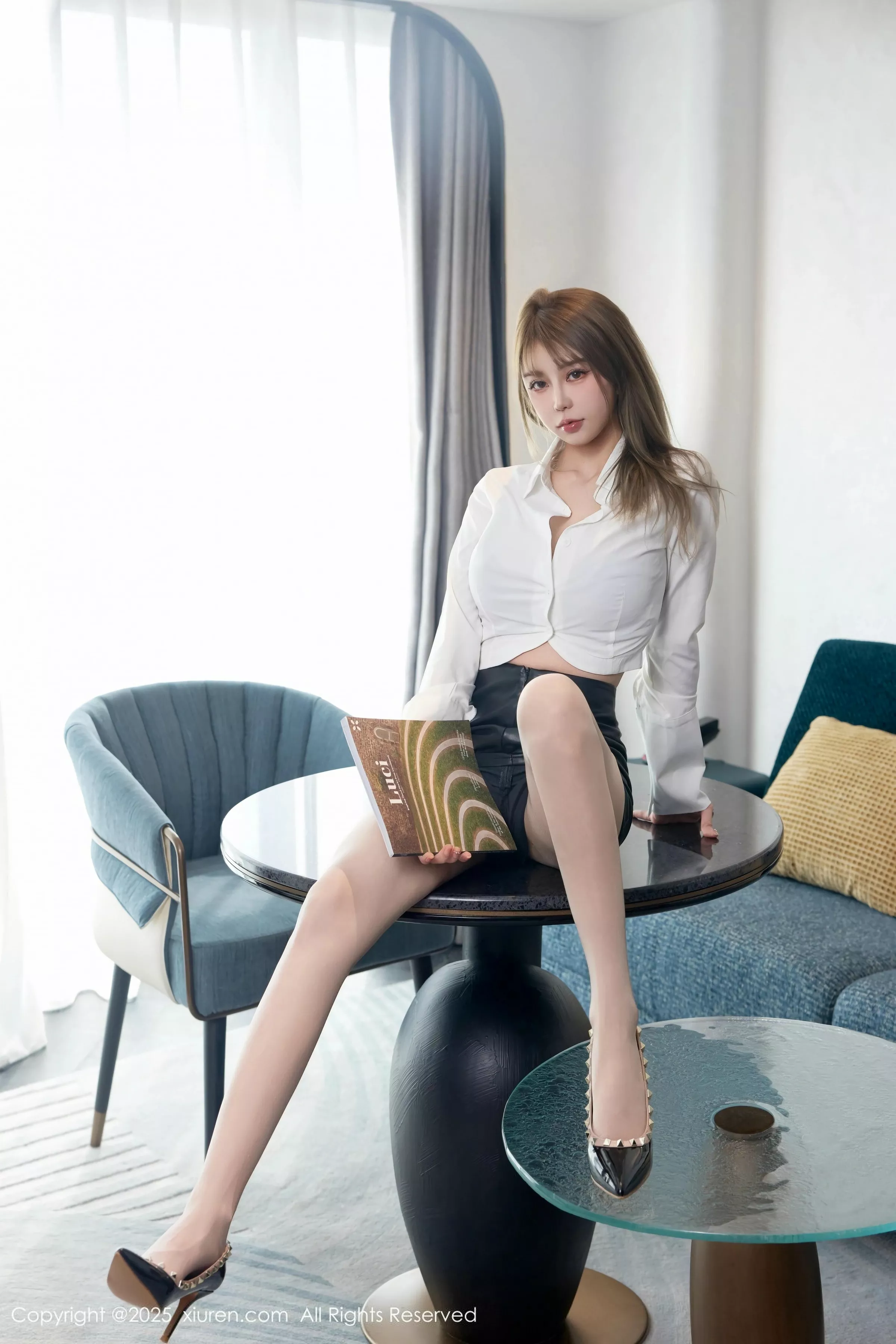   [XiuRen]高清写真图 2025.06.20 No.10439 Zoe柚柚 紫色内衣第10张图片