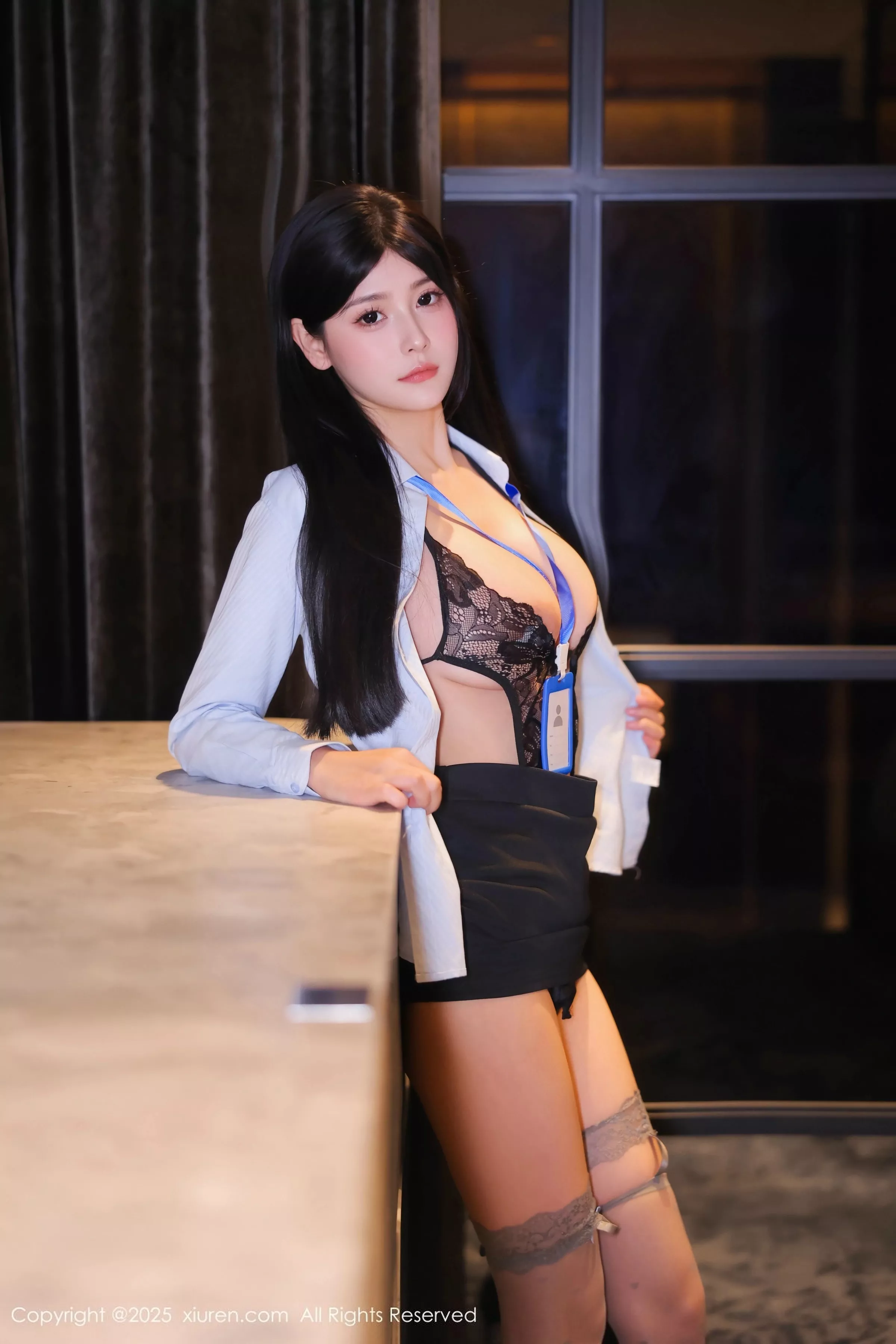   [XiuRen]高清写真图 2025.06.20 No.10440 余安安 OL服饰第31张图片