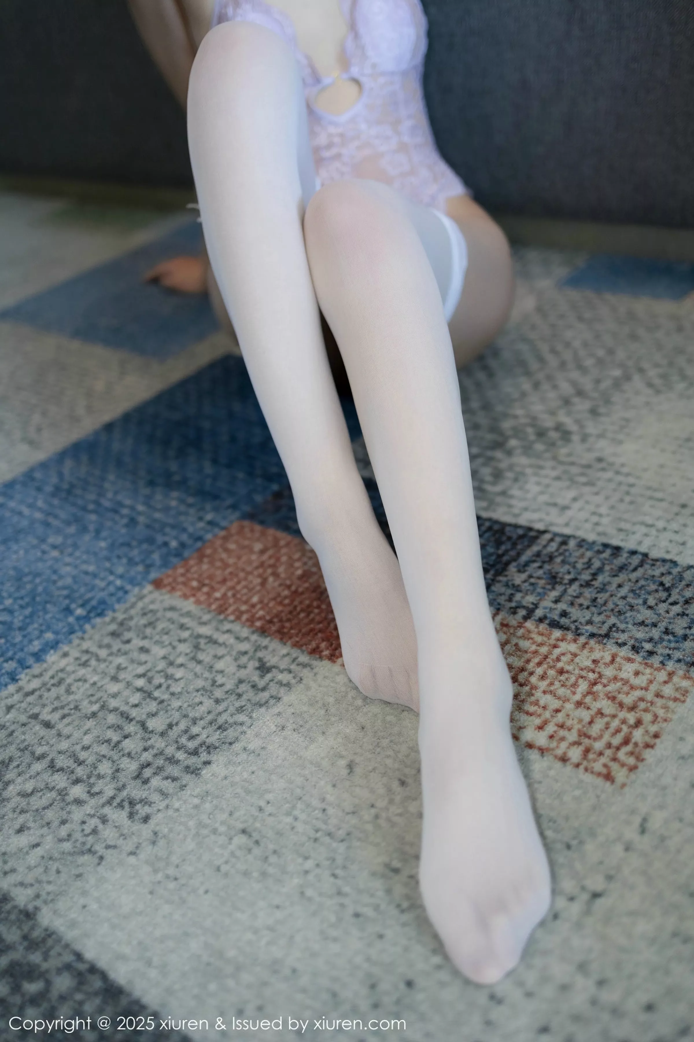   [XiuRen]高清写真图 2025.06.19 No.10431 悦兮 紫色蕾丝第16张图片