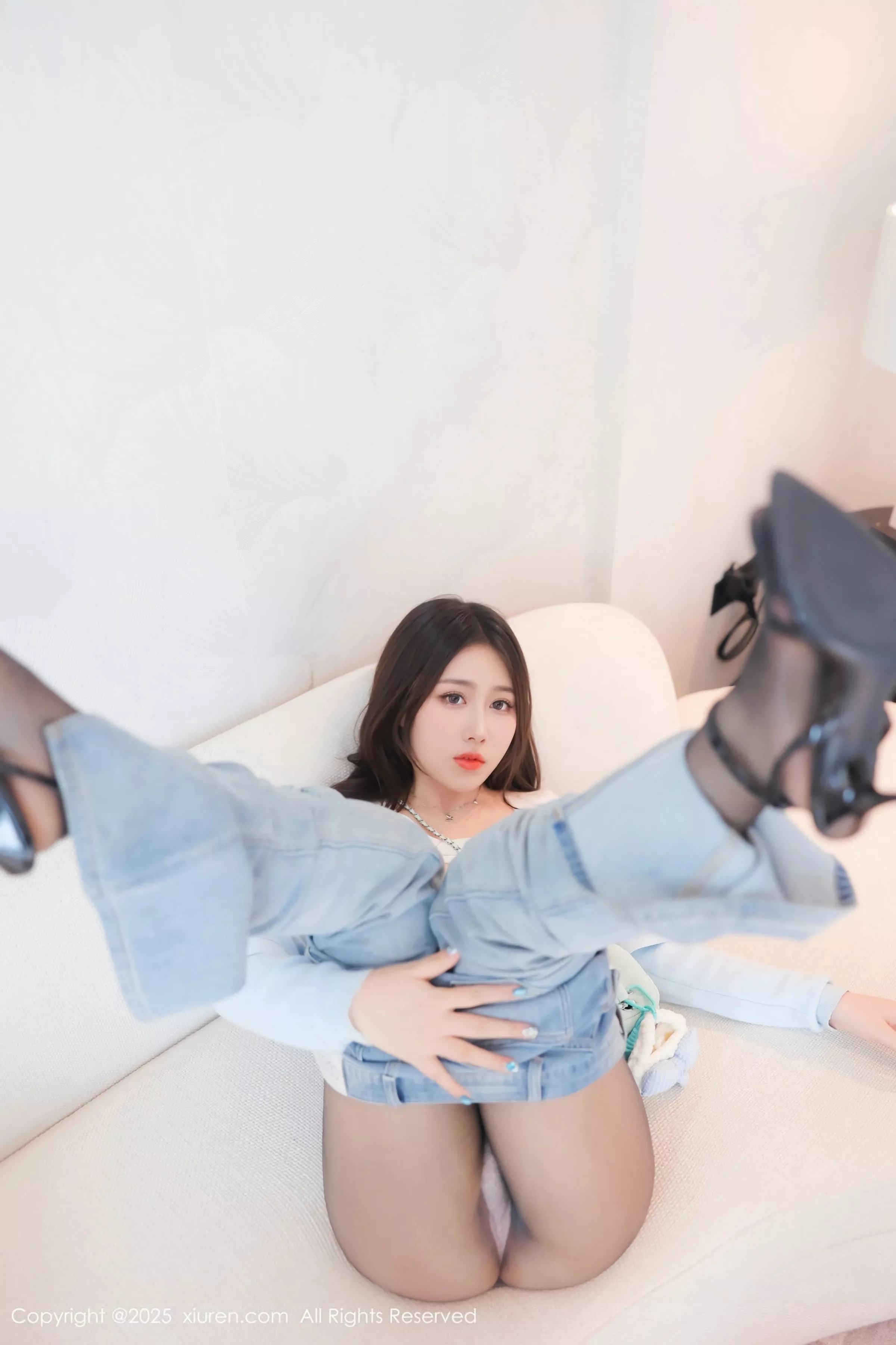   [XiuRen]高清写真图 2025.06.23 No.10450 蛋蛋宝 魅惑黑丝第16张图片