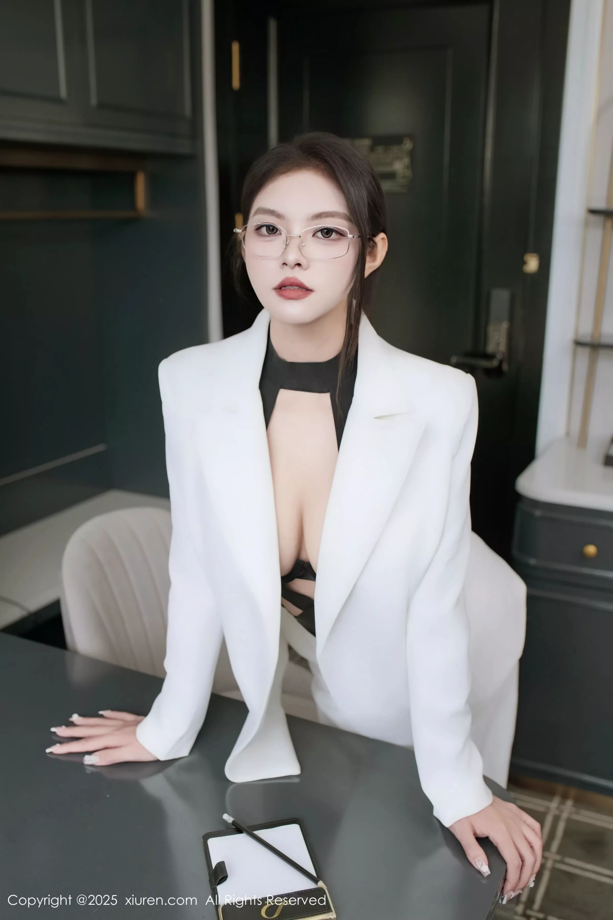   [XiuRen]高清写真图 2025.06.26 No.10464 冬安 白色西服第11张图片