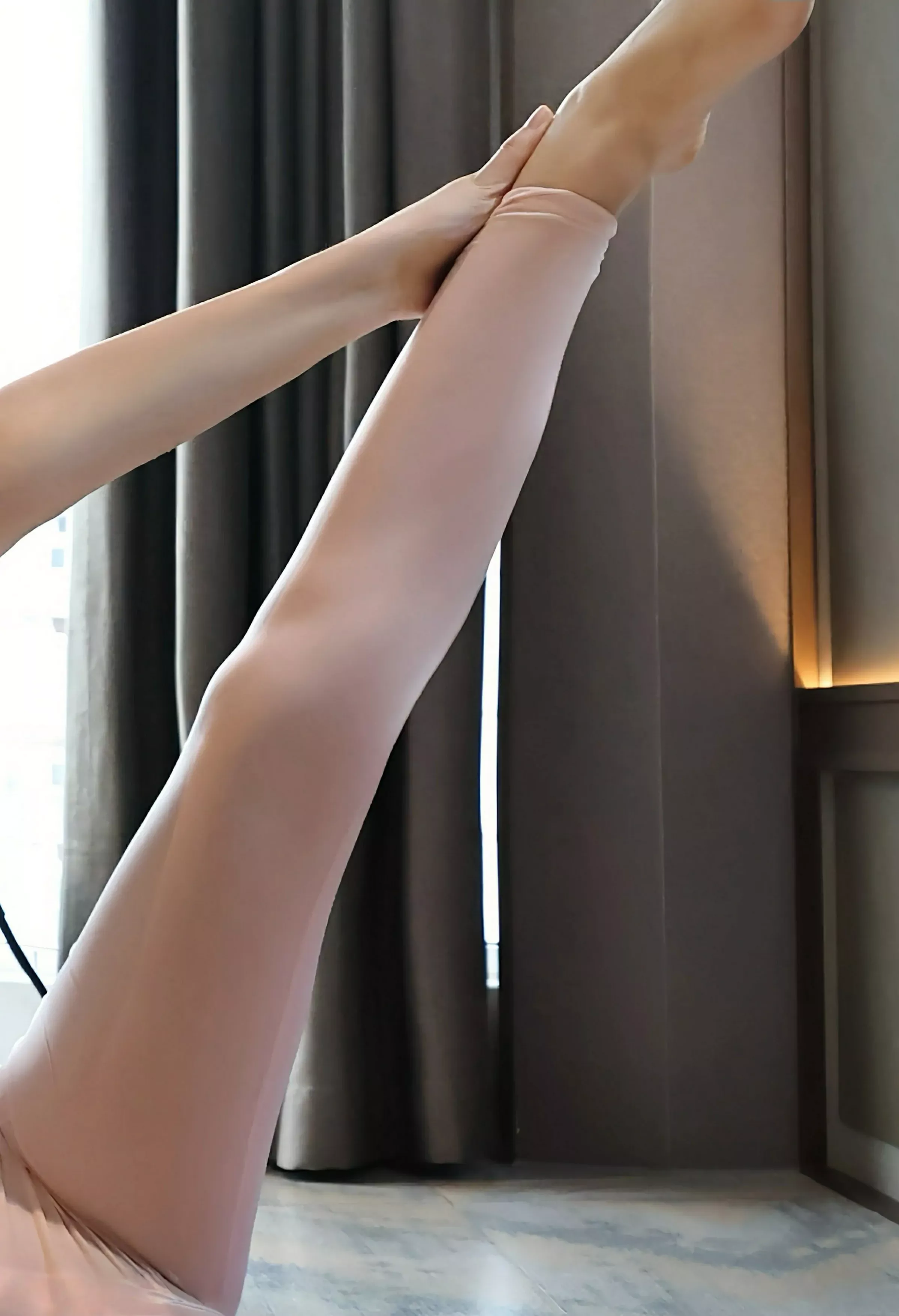   [XiuRen]高清写真图 2025.06.27 No.10474 小芭乐 粉色瑜伽服第49张图片