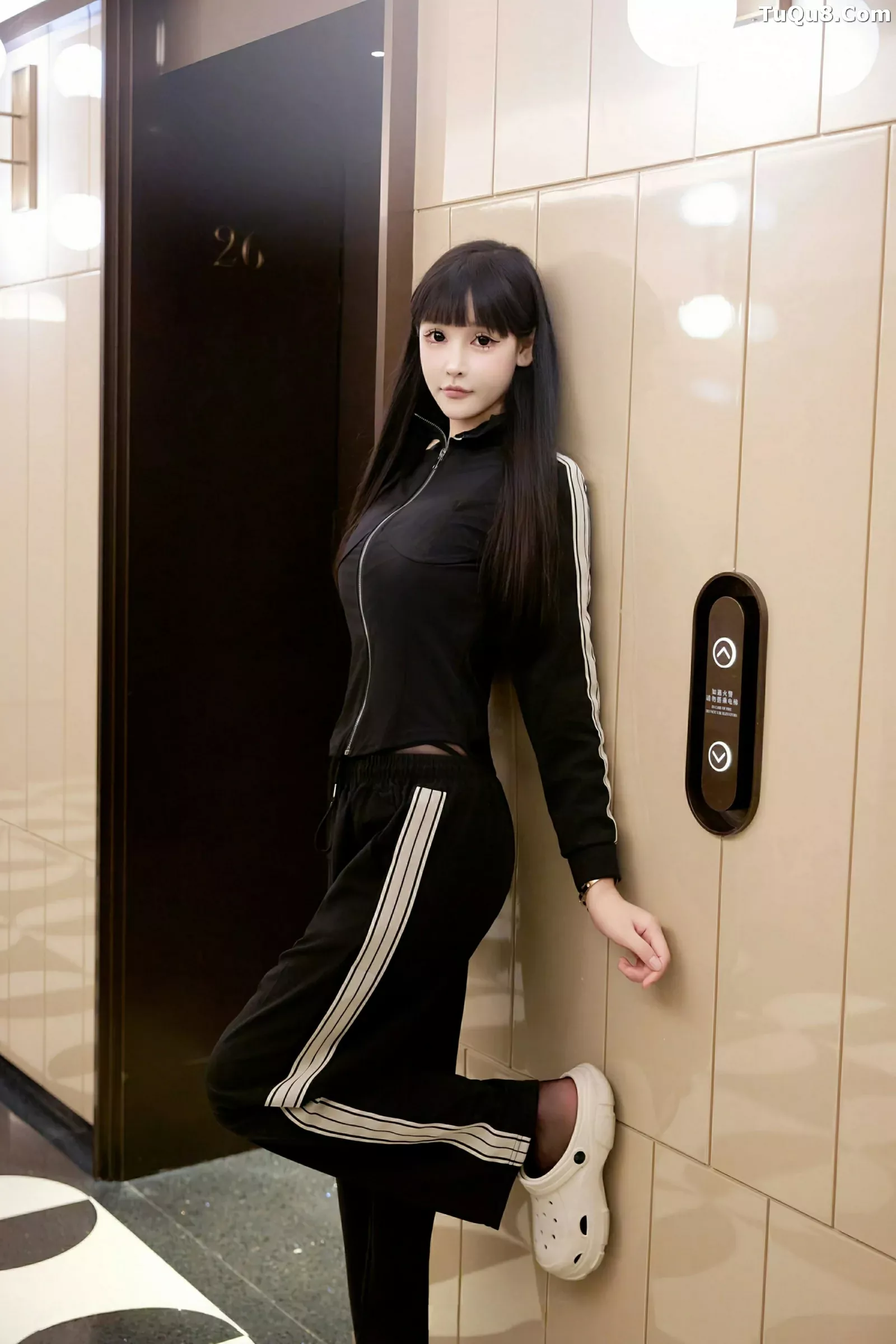   [XiuRen]高清写真图 2025.06.30 No.10482 智恩baby 黑色情趣第12张图片