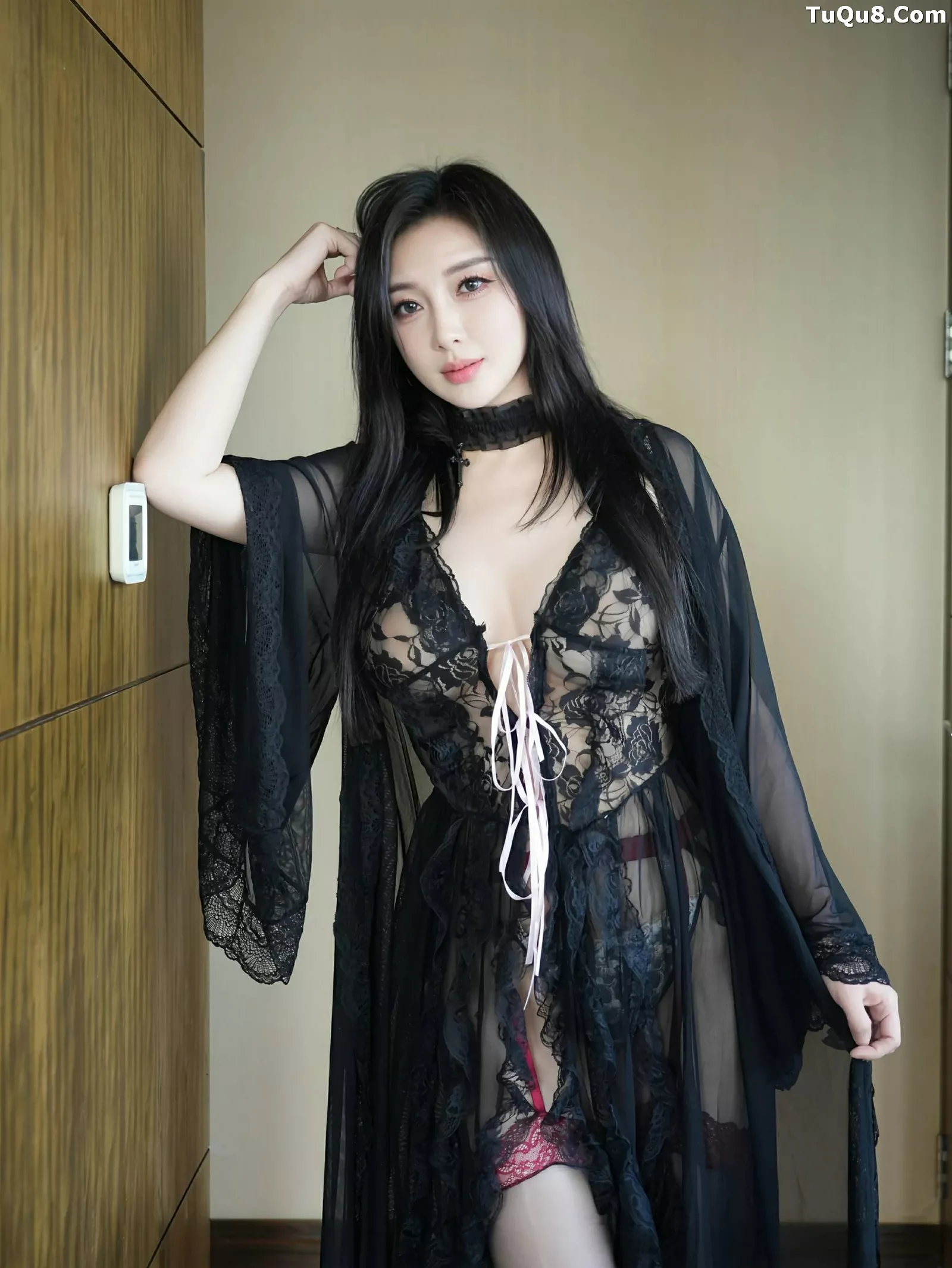   [XiuRen]高清写真图 2025.07.01 No.10490 苏一诺 黑色睡袍第55张图片