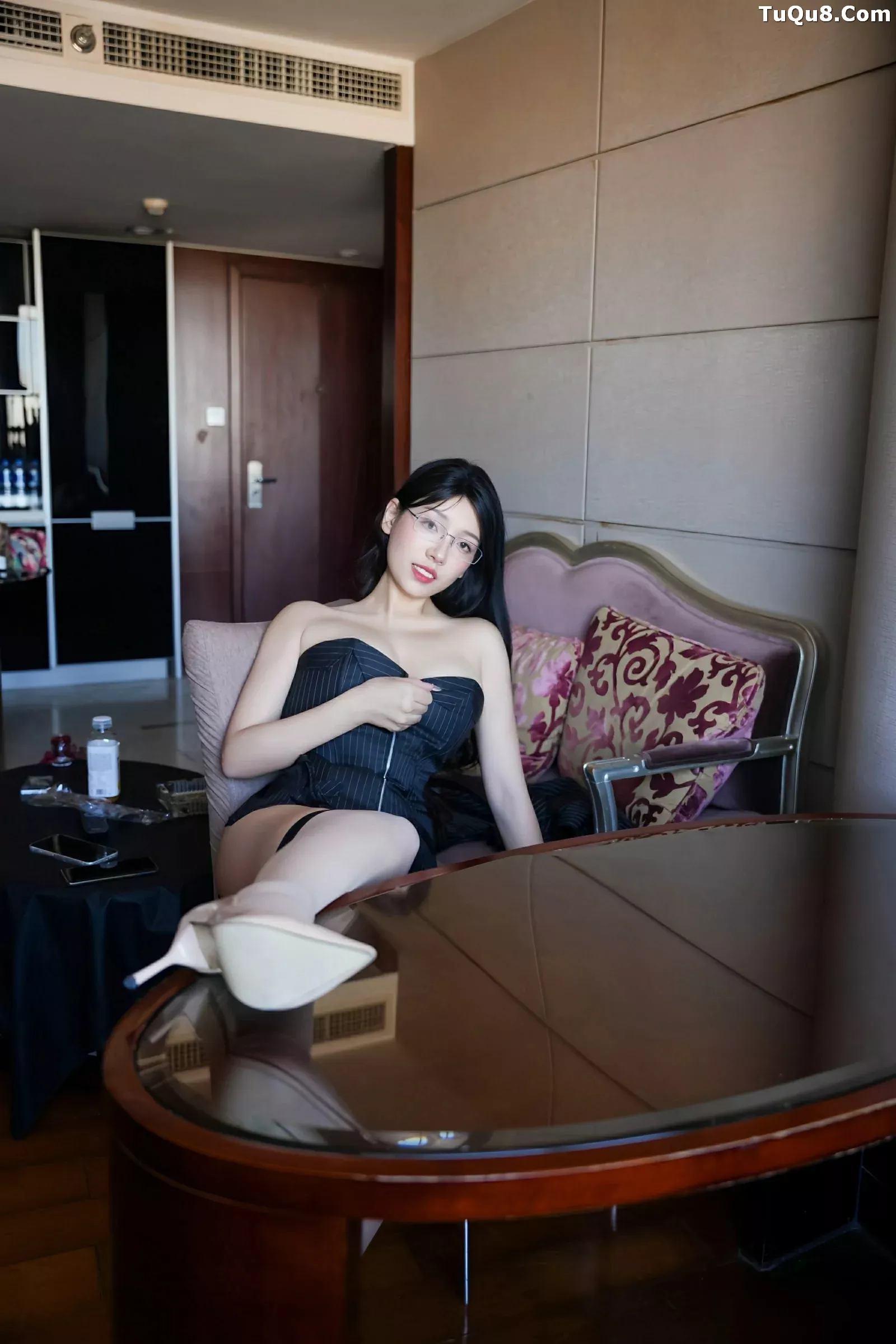   [XiuRen]高清写真图 2025.07.01 No.10487 美悠 黑色OL第24张图片