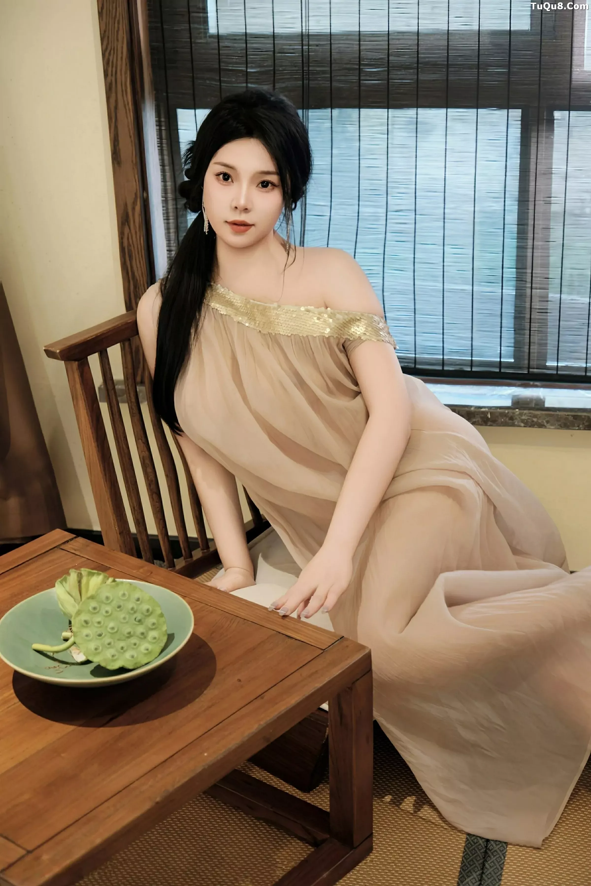   [XiuRen]高清写真图 2025.07.03 No.10500 麦田 透视连衣裙第11张图片