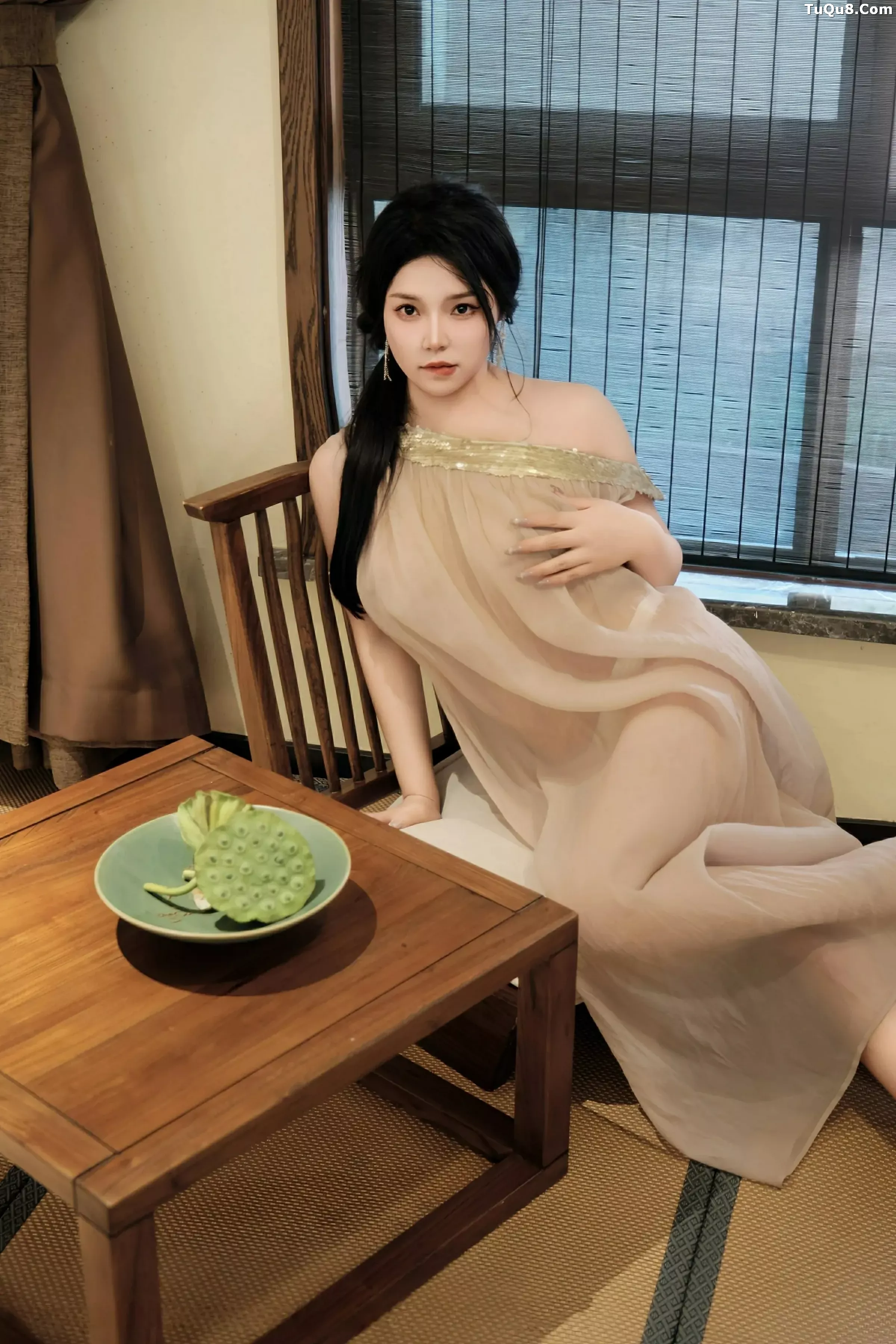   [XiuRen]高清写真图 2025.07.03 No.10500 麦田 透视连衣裙第12张图片
