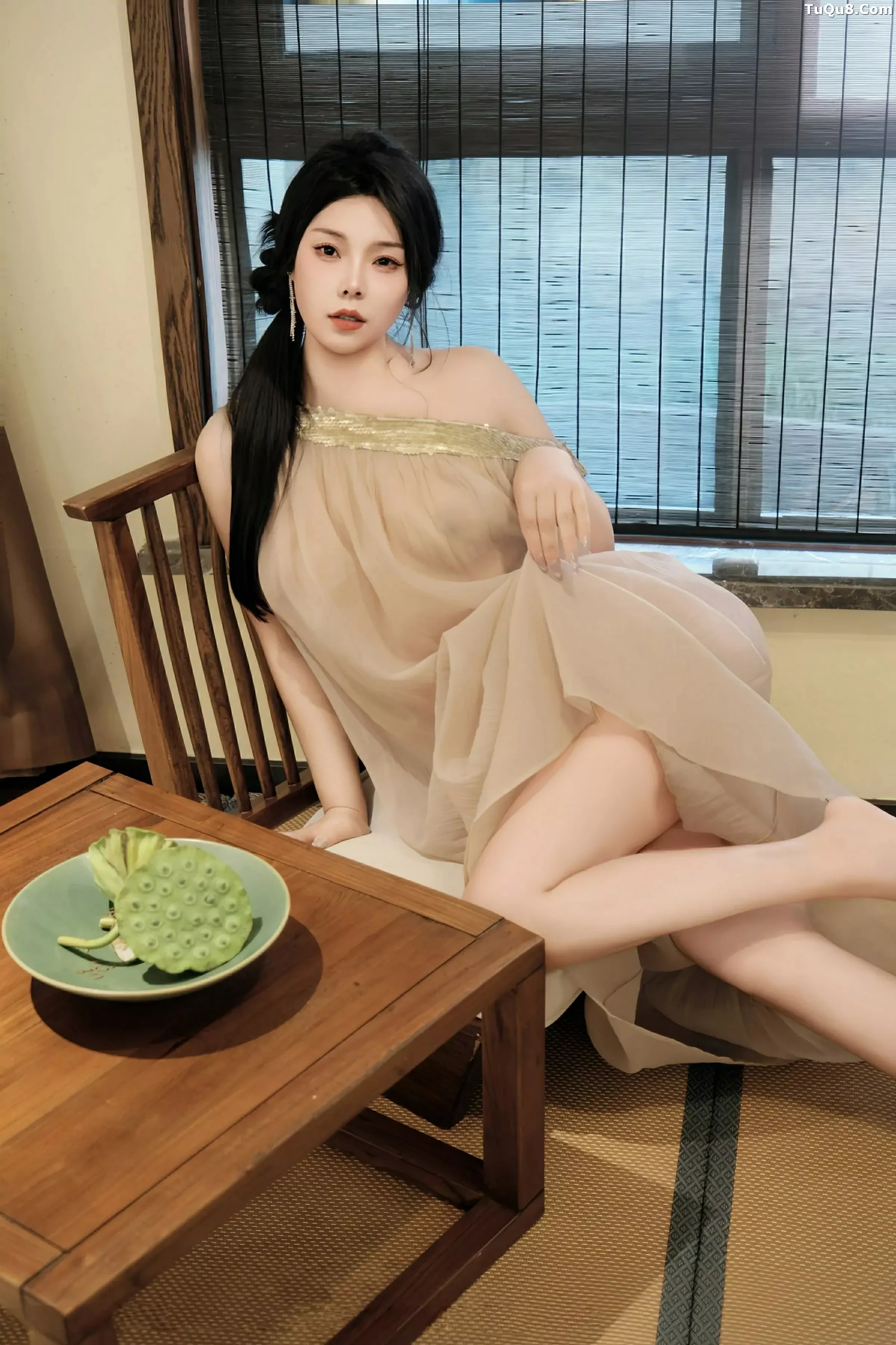   [XiuRen]高清写真图 2025.07.03 No.10500 麦田 透视连衣裙第14张图片