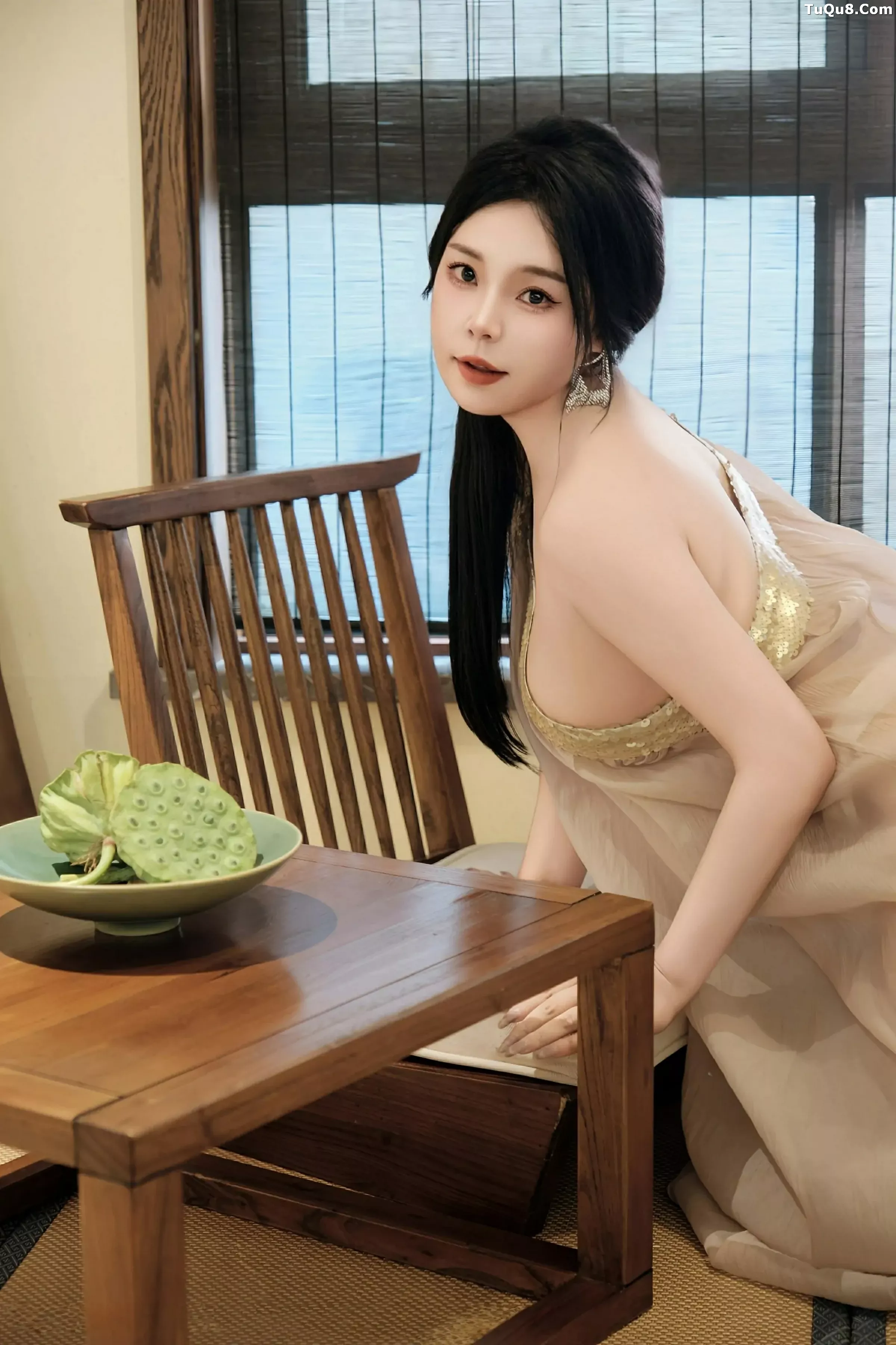   [XiuRen]高清写真图 2025.07.03 No.10500 麦田 透视连衣裙第15张图片