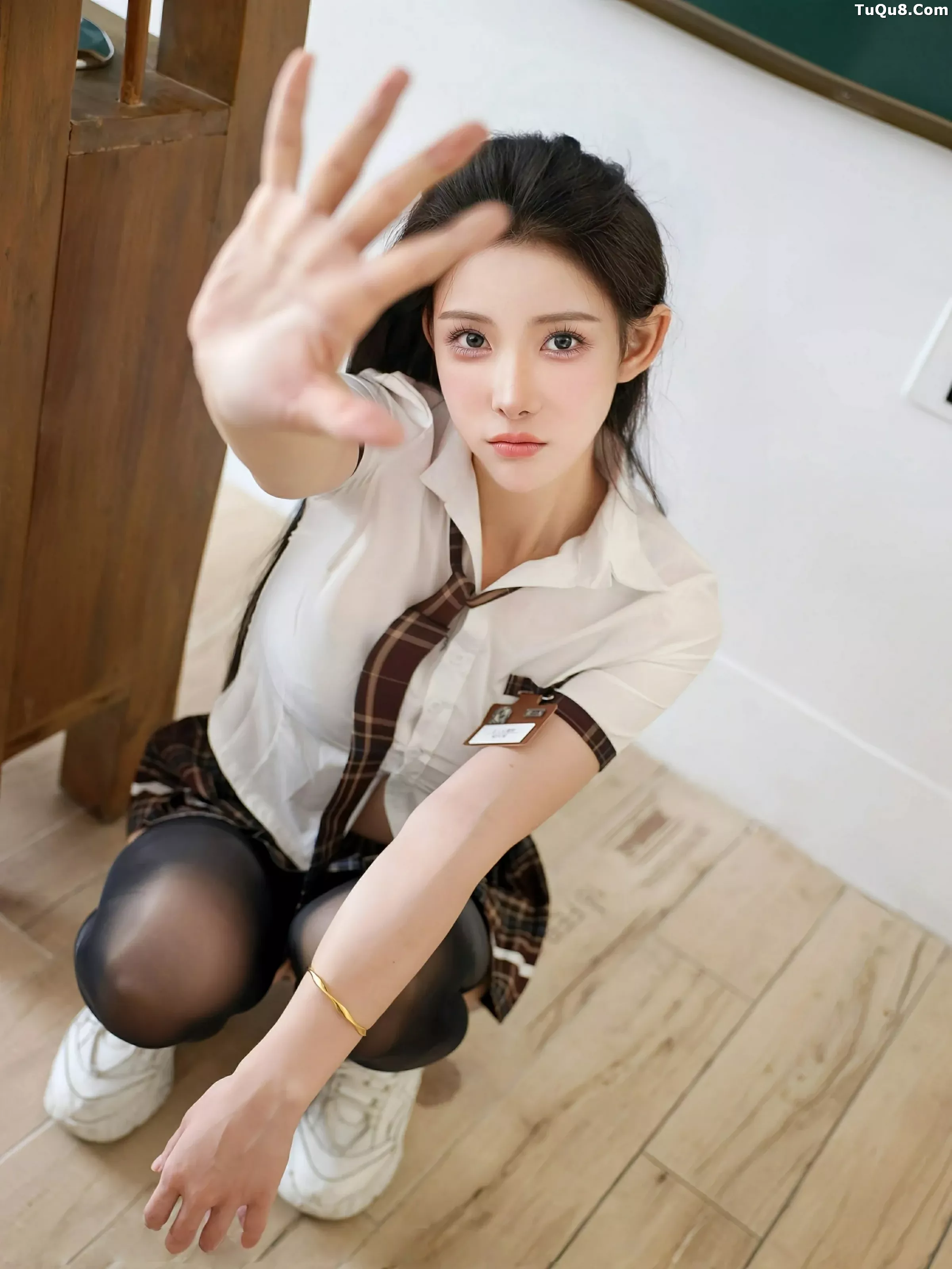   [XiuRen]高清写真图 2025.07.04 No.10512 梨霜儿 学妹制服第20张图片