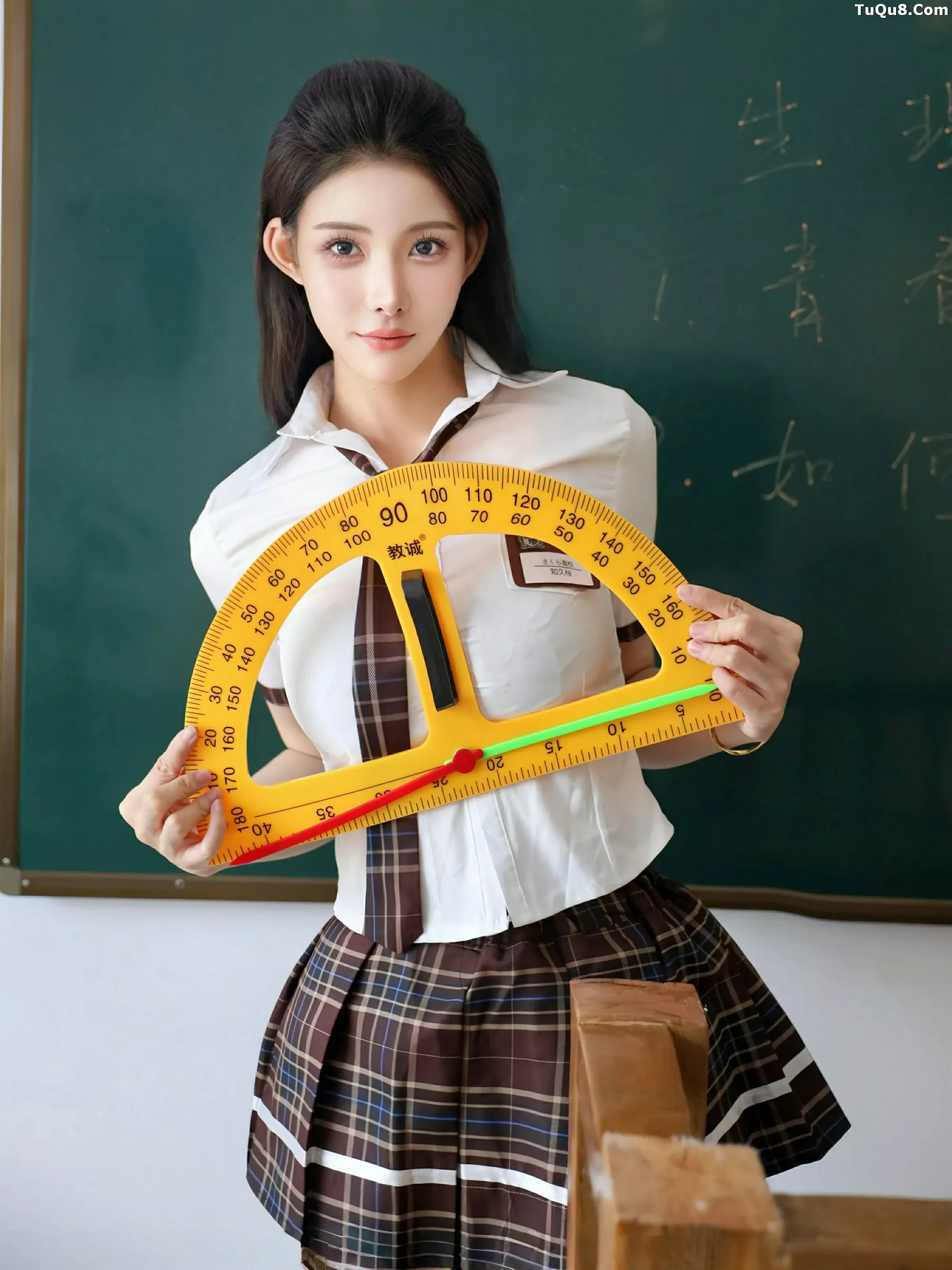   [XiuRen]高清写真图 2025.07.04 No.10512 梨霜儿 学妹制服第29张图片