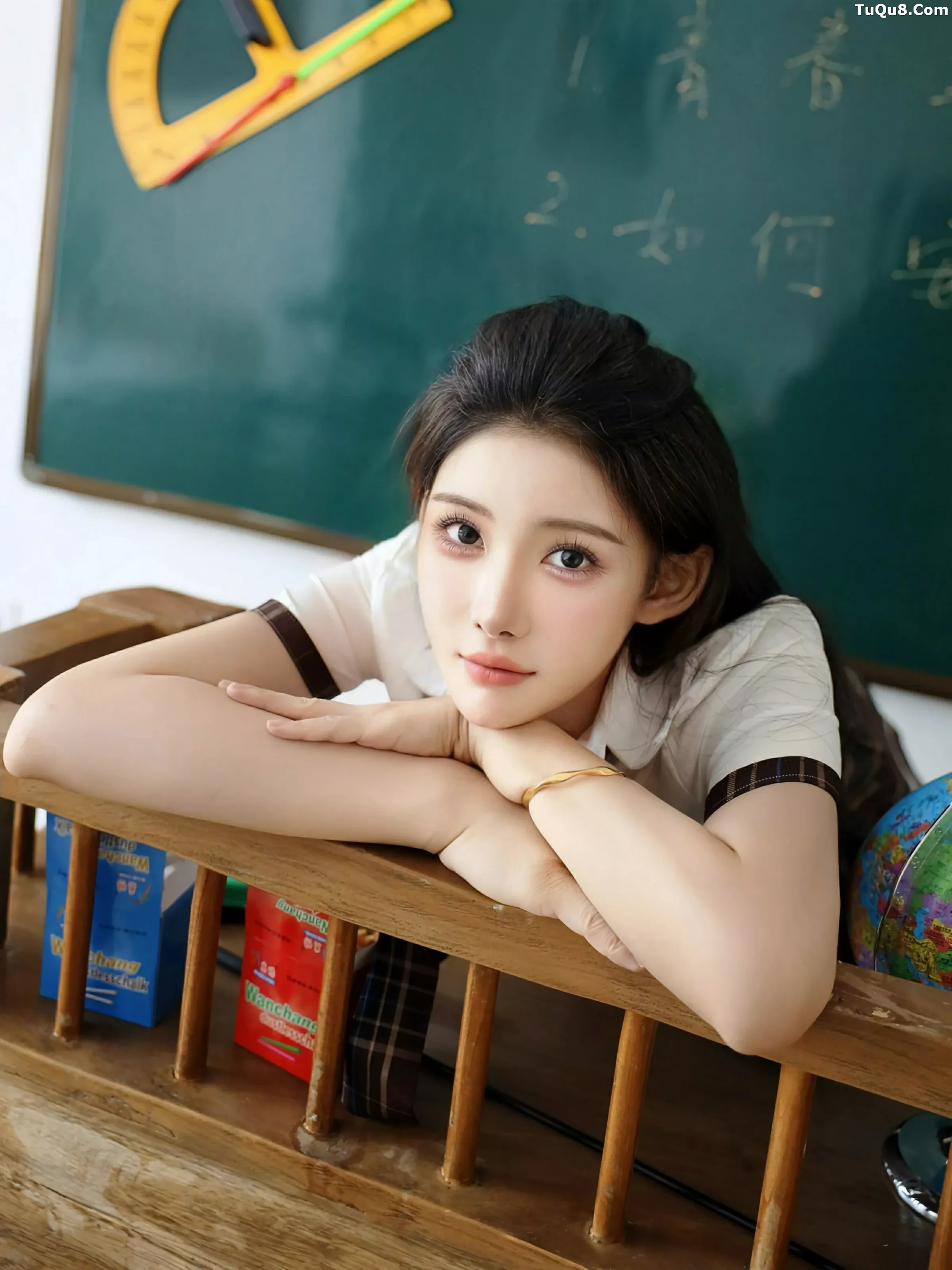   [XiuRen]高清写真图 2025.07.04 No.10512 梨霜儿 学妹制服第36张图片