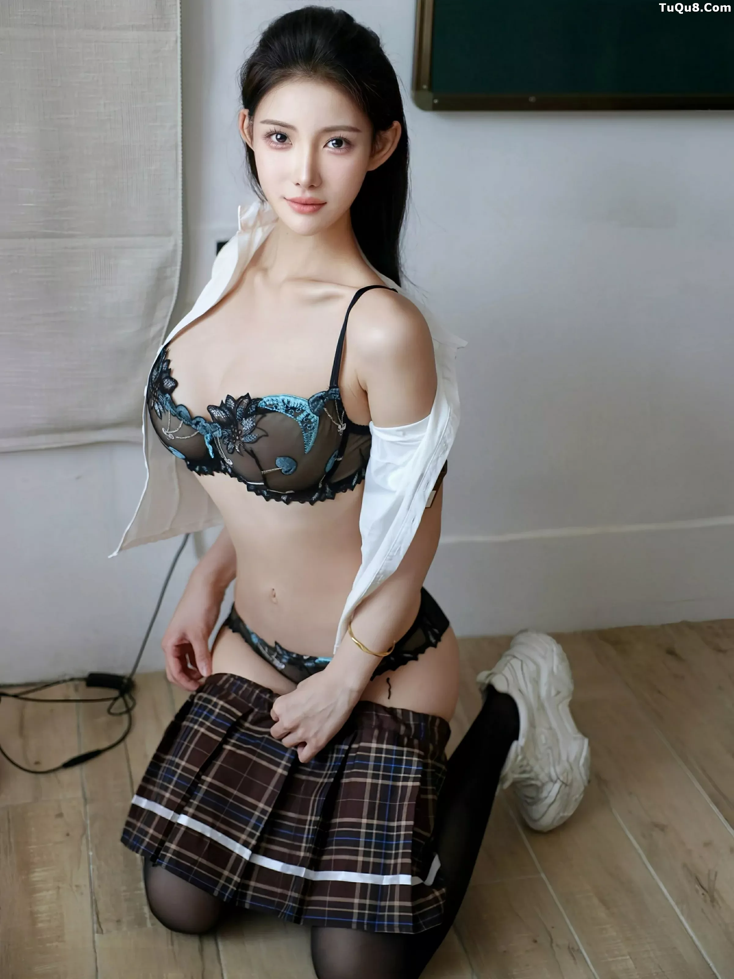   [XiuRen]高清写真图 2025.07.04 No.10512 梨霜儿 学妹制服第54张图片