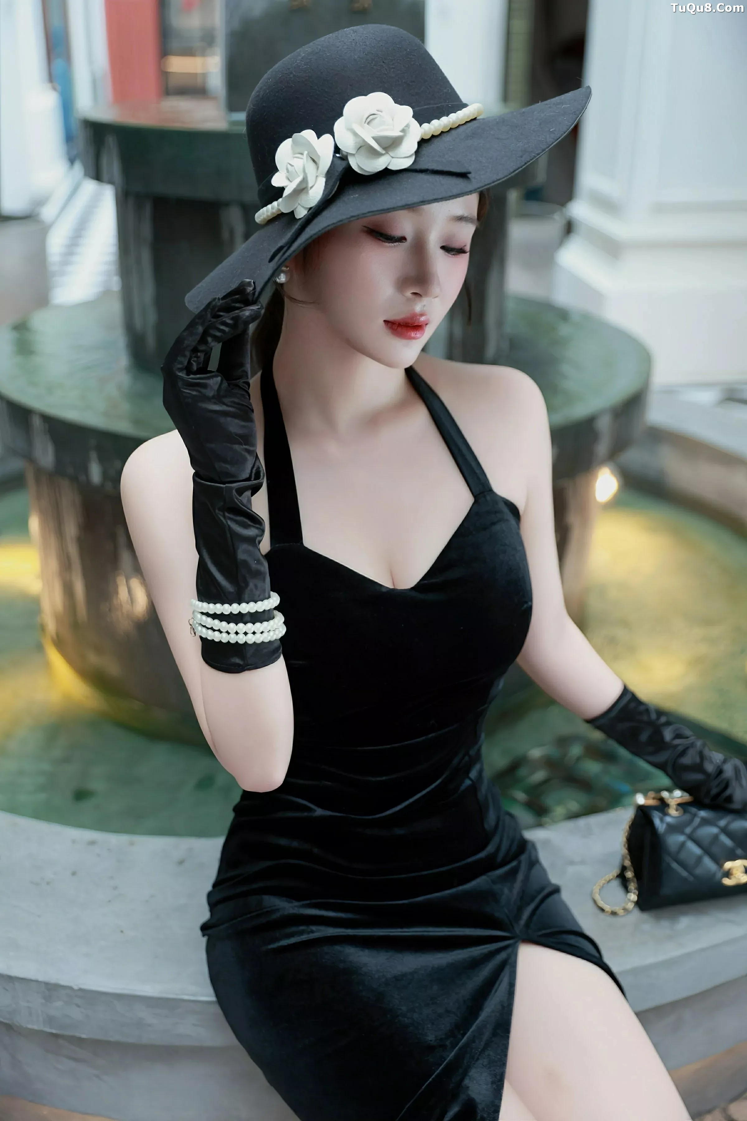  [XiuRen]高清写真图 2025.07.04 No.10509 南乔 黑色连衣裙第1张图片