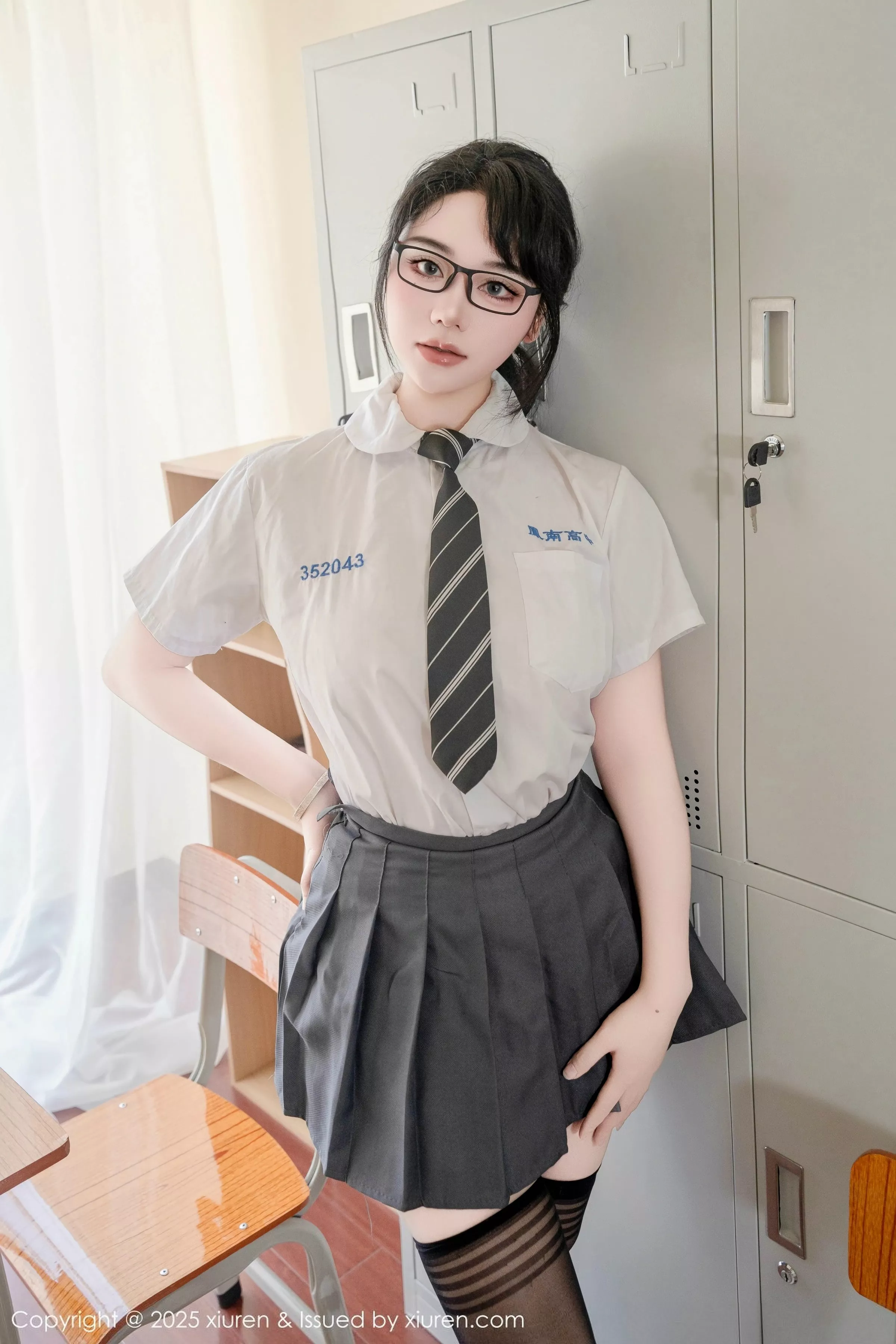   [XiuRen]高清写真图 2025.07.10 No.10530 汐汐爱吃草莓 学妹服饰第6张图片