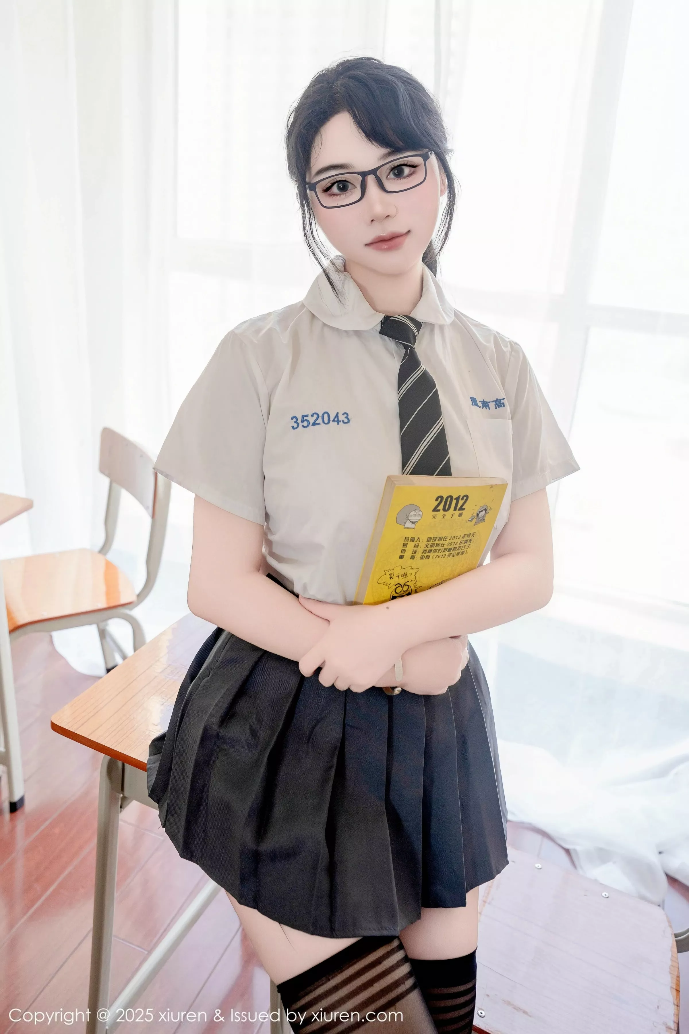   [XiuRen]高清写真图 2025.07.10 No.10530 汐汐爱吃草莓 学妹服饰第7张图片