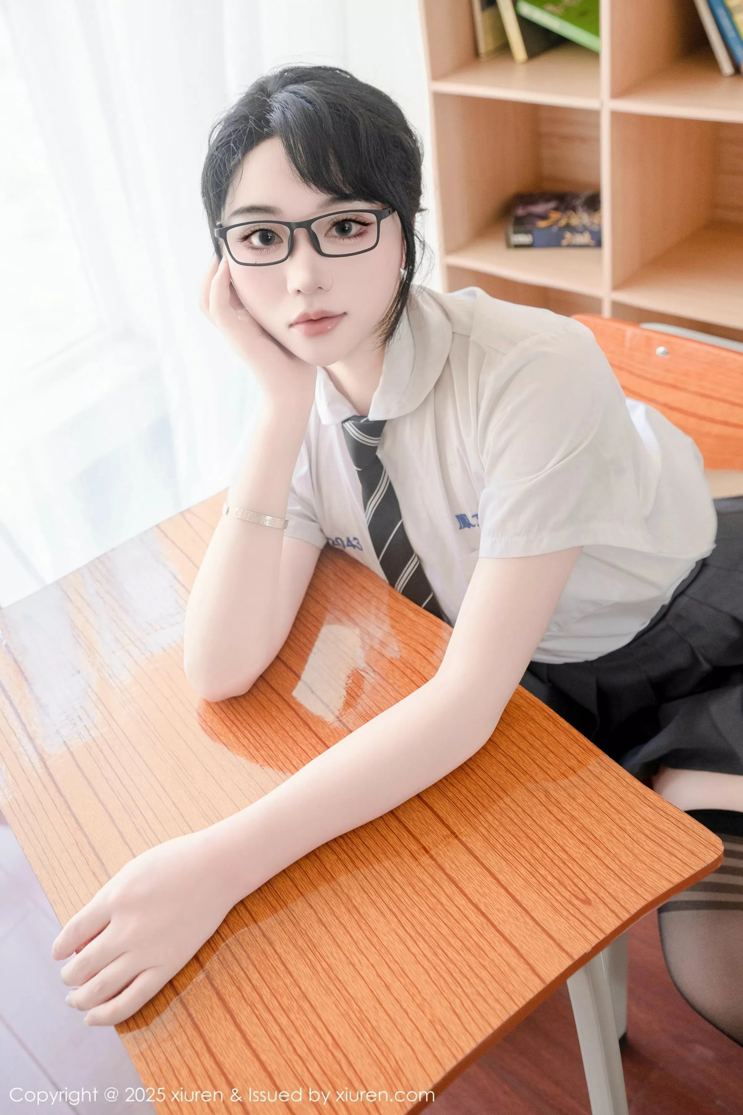   [XiuRen]高清写真图 2025.07.10 No.10530 汐汐爱吃草莓 学妹服饰第11张图片