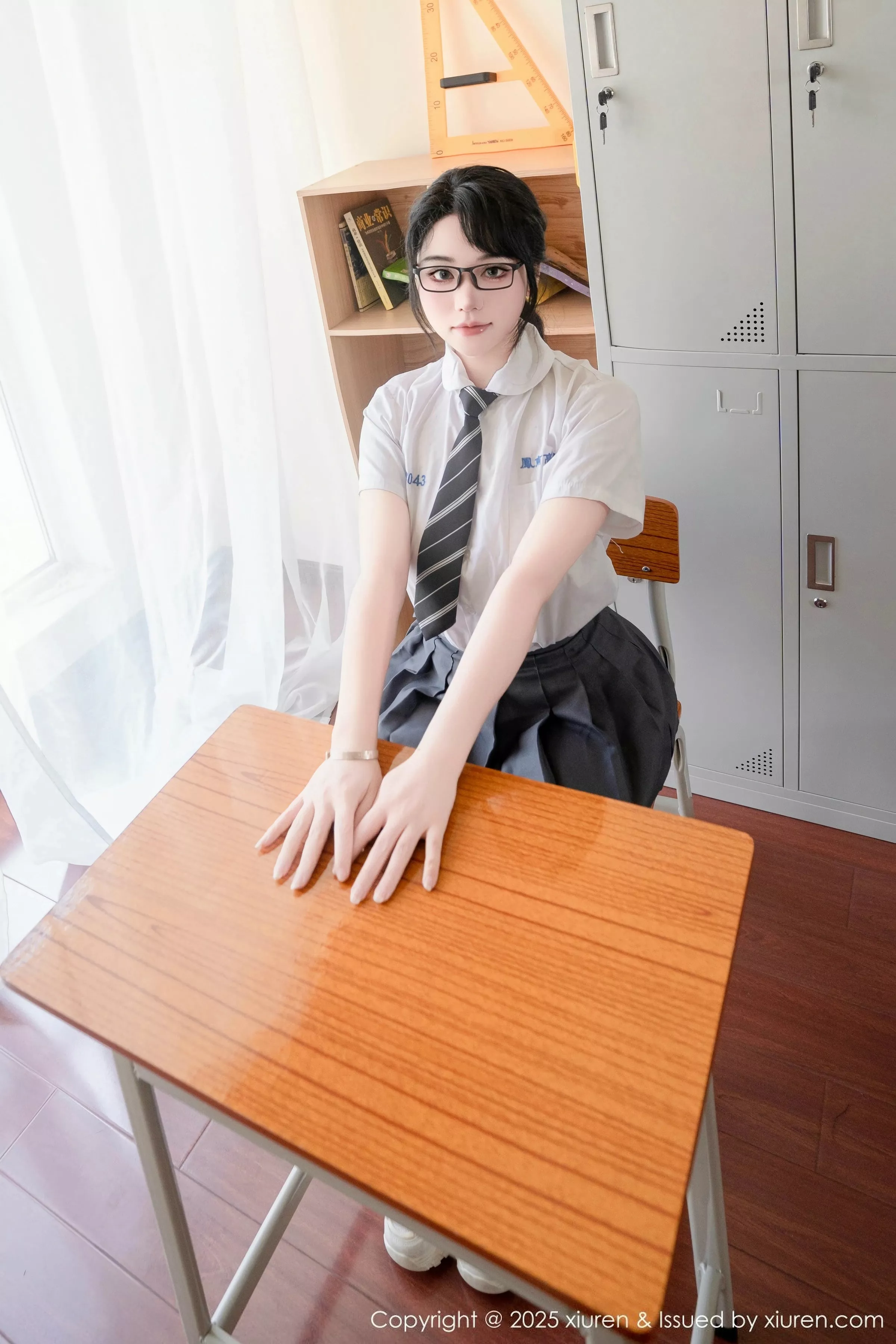   [XiuRen]高清写真图 2025.07.10 No.10530 汐汐爱吃草莓 学妹服饰第12张图片