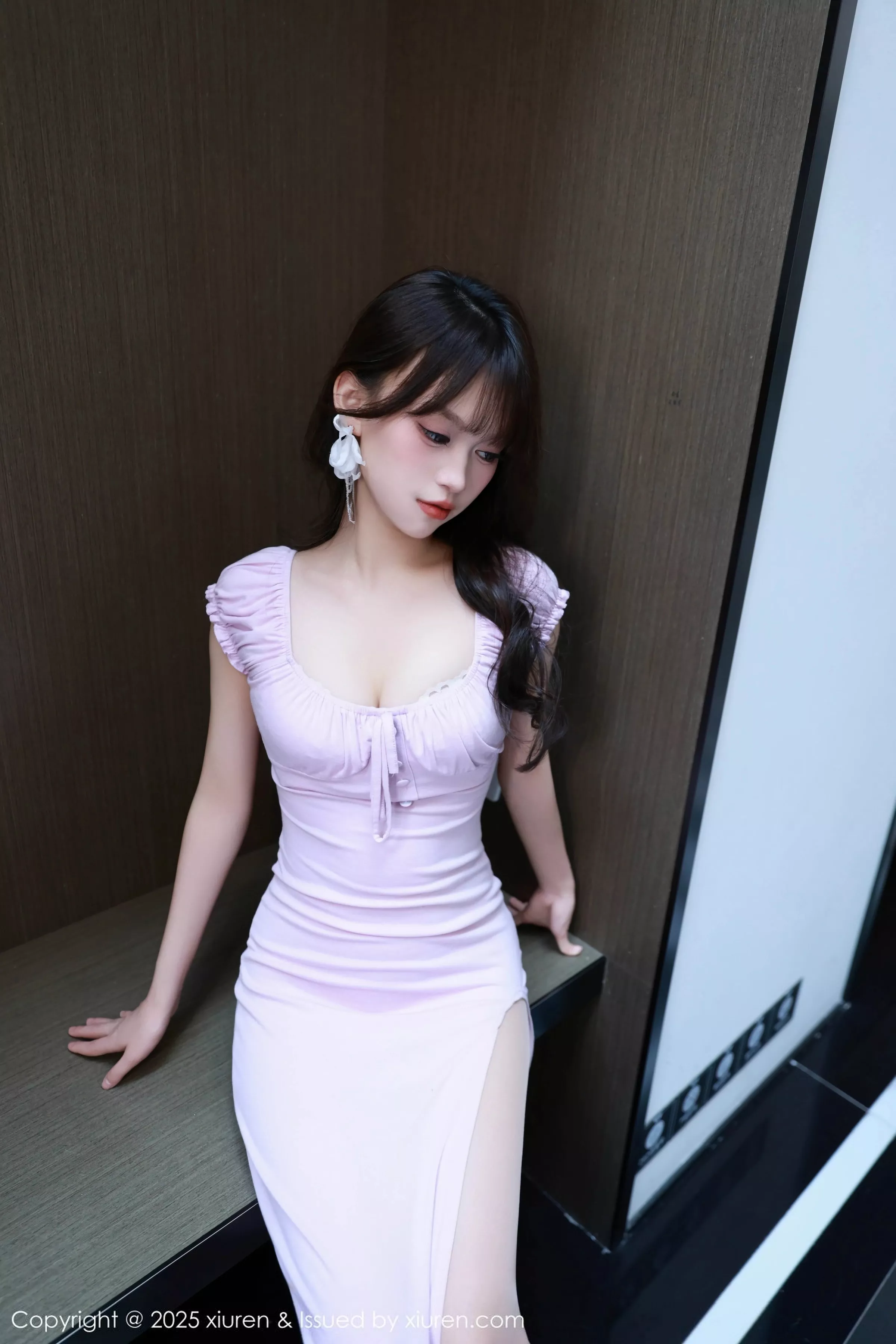   [XiuRen]高清写真图 2025.07.10 No.10532 糯咪 紫色长裙第1张图片