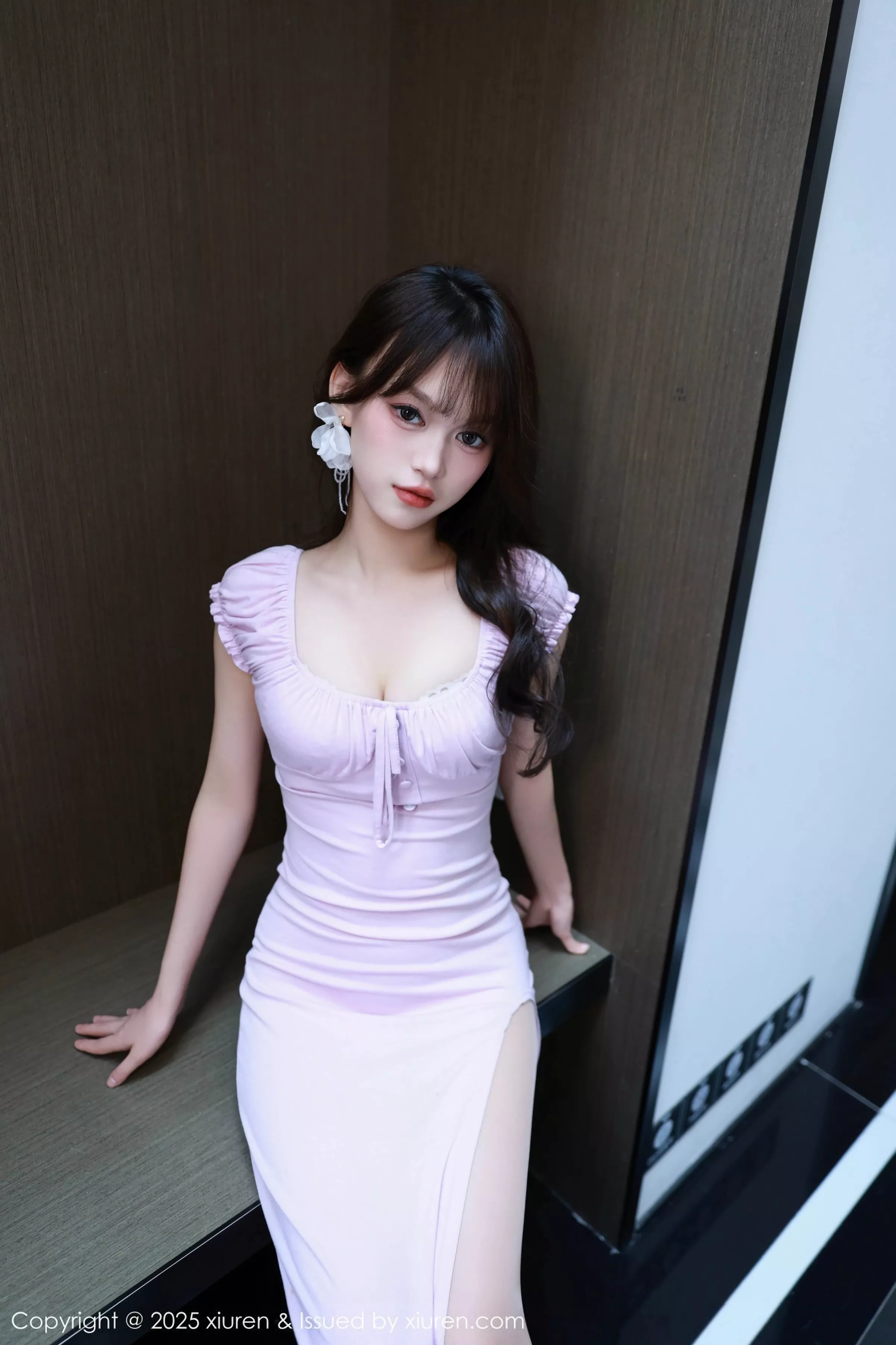   [XiuRen]高清写真图 2025.07.10 No.10532 糯咪 紫色长裙第2张图片