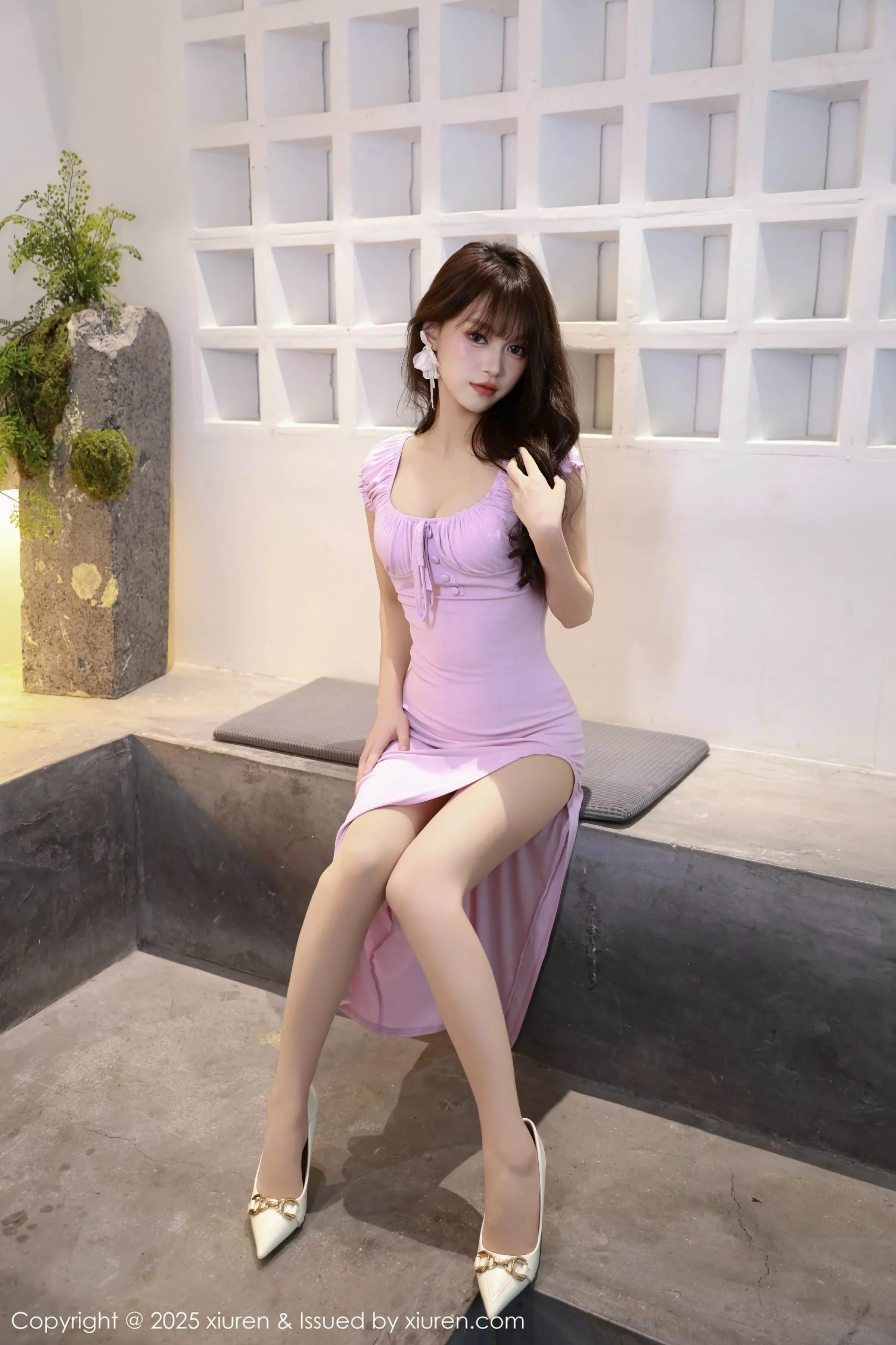   [XiuRen]高清写真图 2025.07.10 No.10532 糯咪 紫色长裙第9张图片