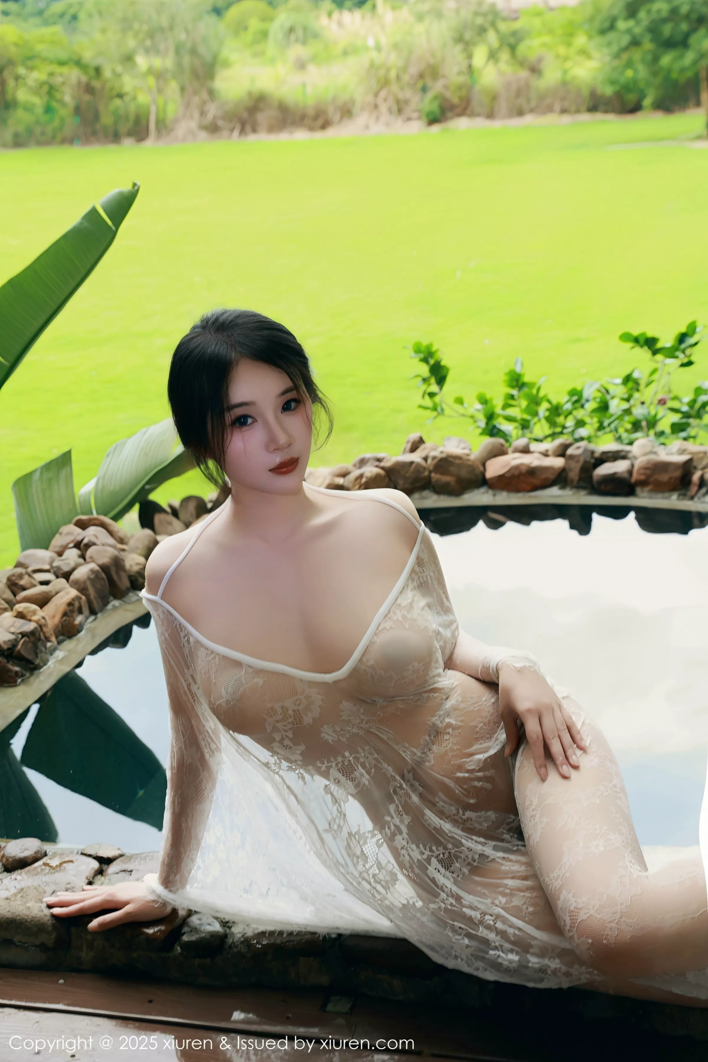   [XiuRen]高清写真图 2025.07.11 No.10538 南乔 绿色旗袍第49张图片