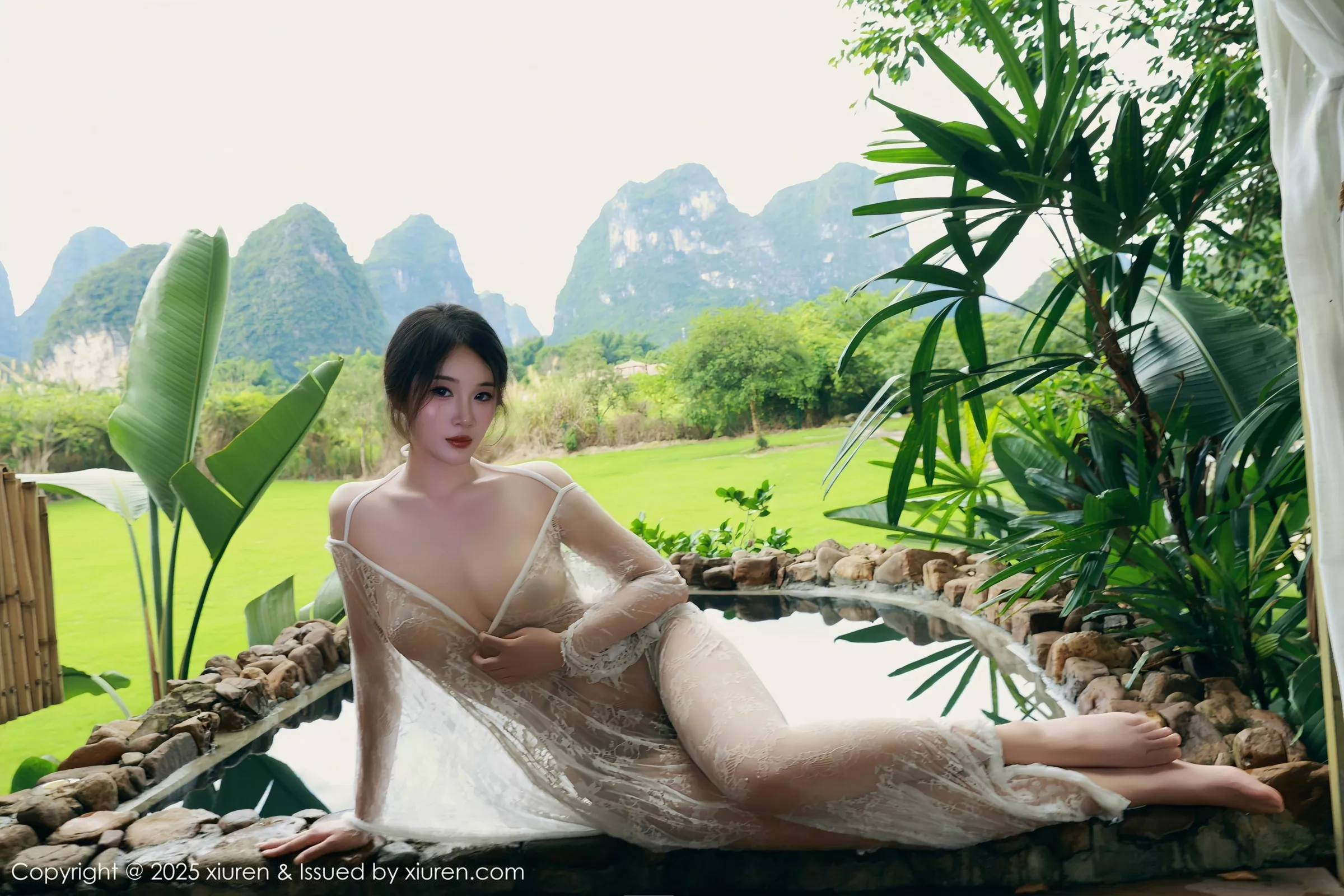   [XiuRen]高清写真图 2025.07.11 No.10538 南乔 绿色旗袍第50张图片