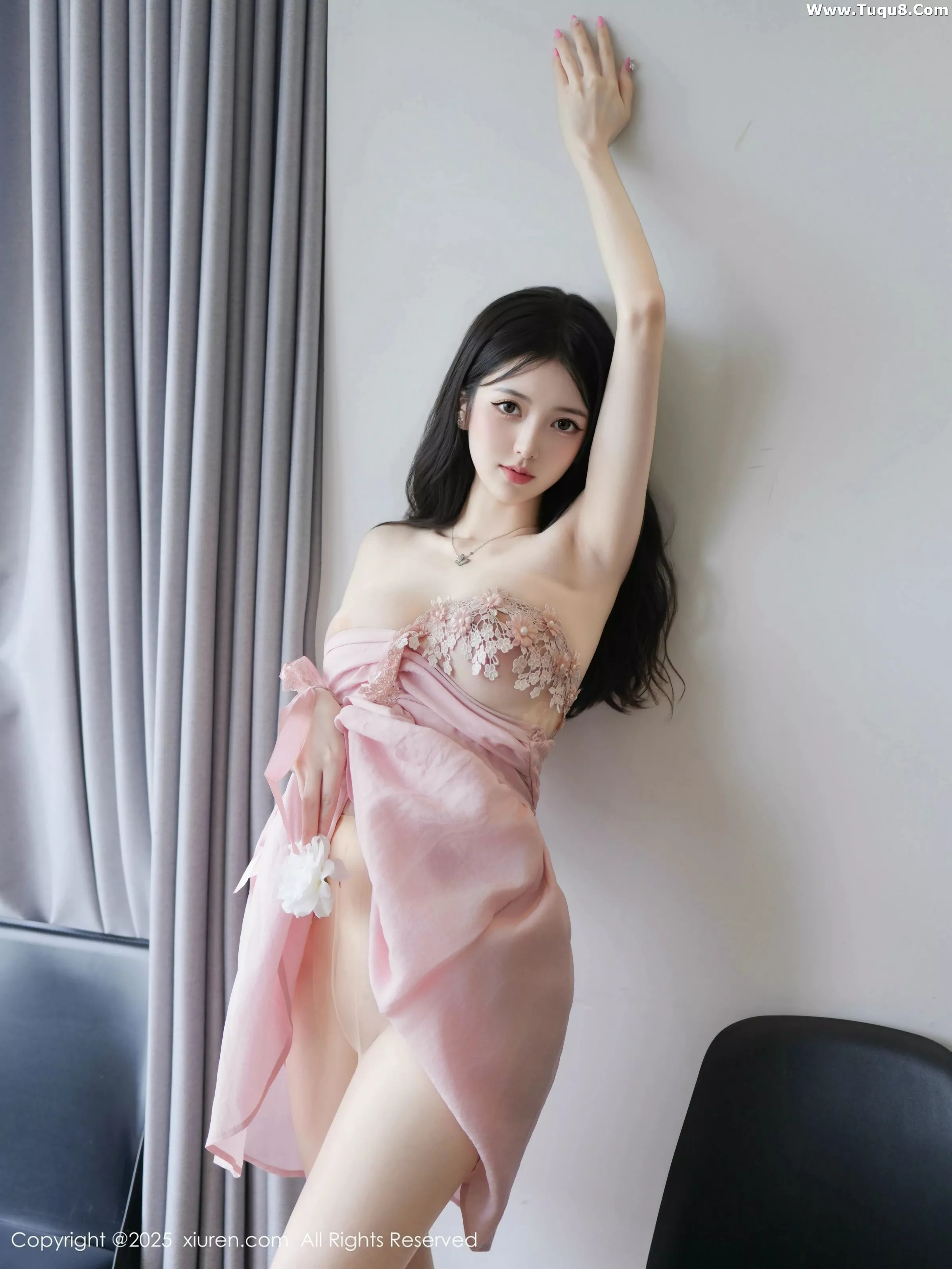   [XiuRen]高清写真图 2025.07.14 No.10545 白小蝶 粉色连衣短第23张图片