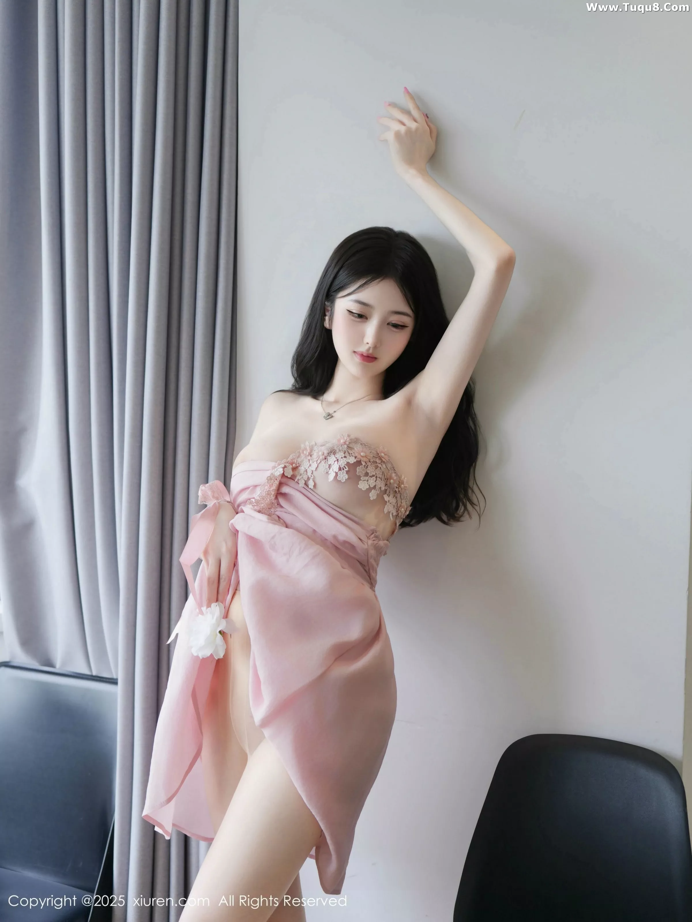   [XiuRen]高清写真图 2025.07.14 No.10545 白小蝶 粉色连衣短第24张图片