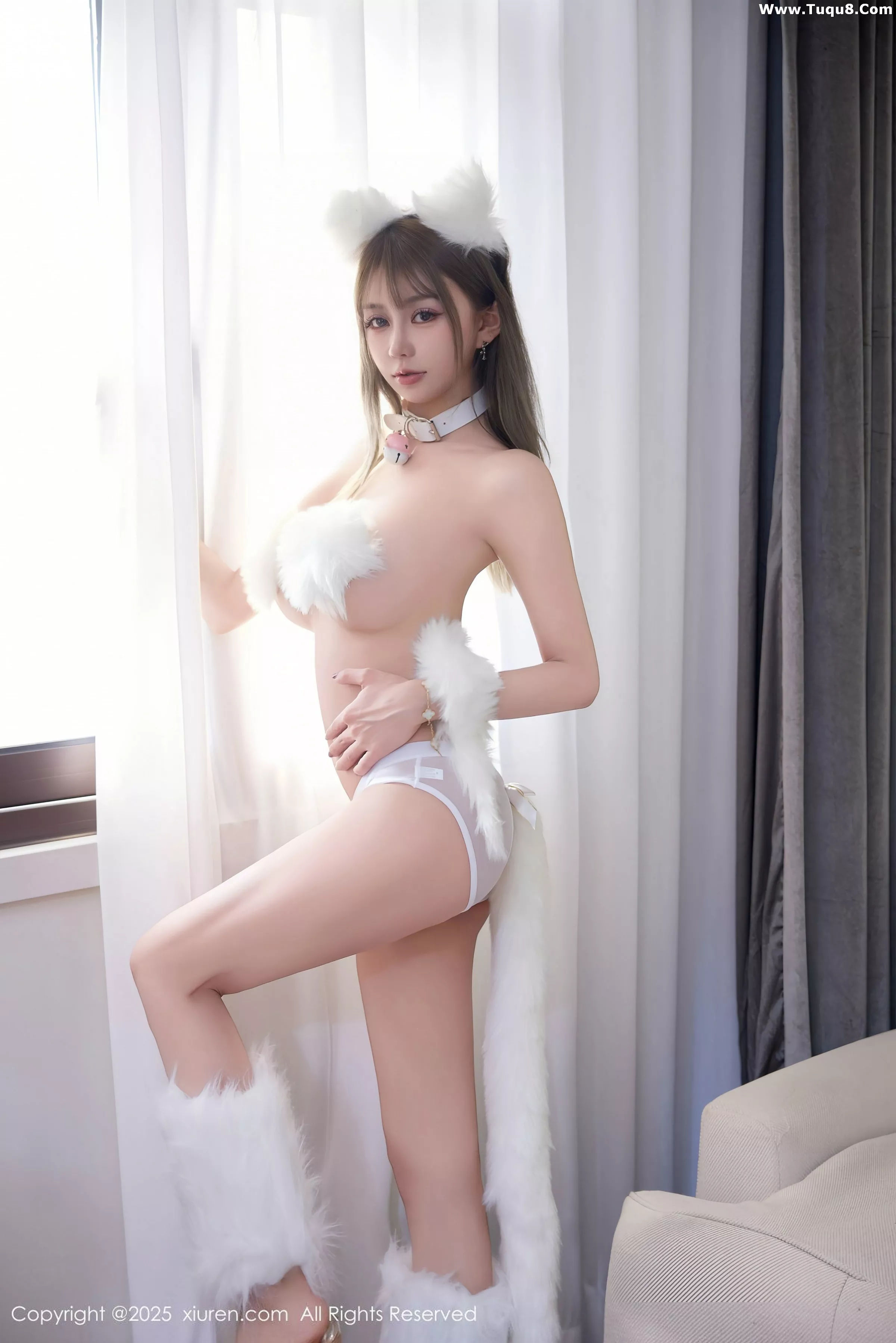   [XiuRen]高清写真图 2025.07.15 No.10550 Zoe柚柚 白狐装扮第18张图片