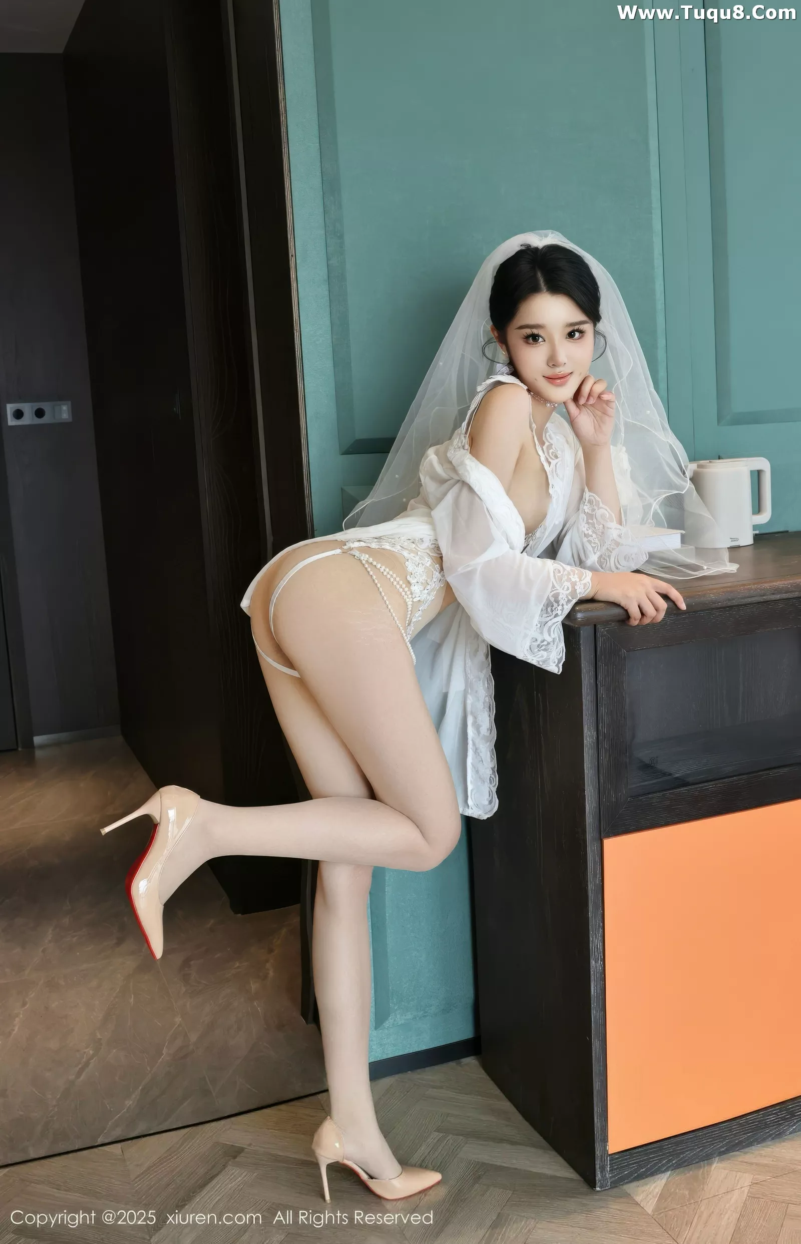   [XiuRen]高清写真图 2025.07.18 No.10559 糯梨子 白色婚纱第14张图片