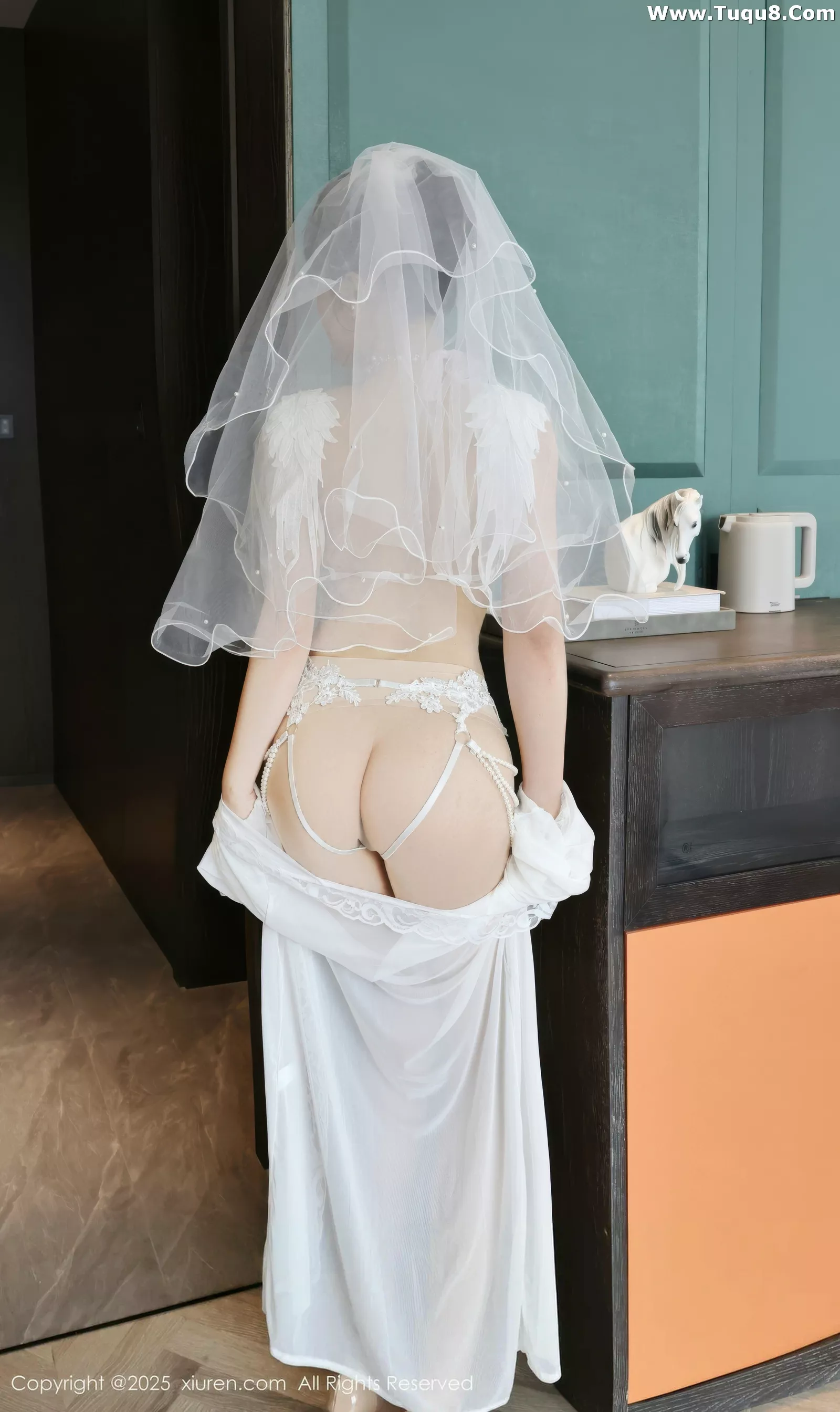   [XiuRen]高清写真图 2025.07.18 No.10559 糯梨子 白色婚纱第19张图片