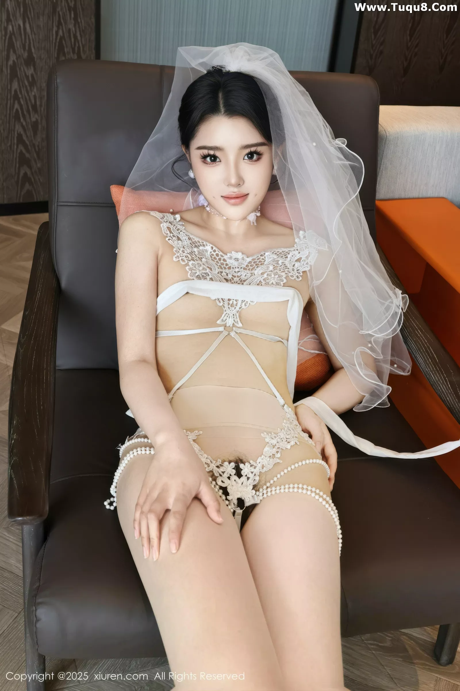   [XiuRen]高清写真图 2025.07.18 No.10559 糯梨子 白色婚纱第35张图片