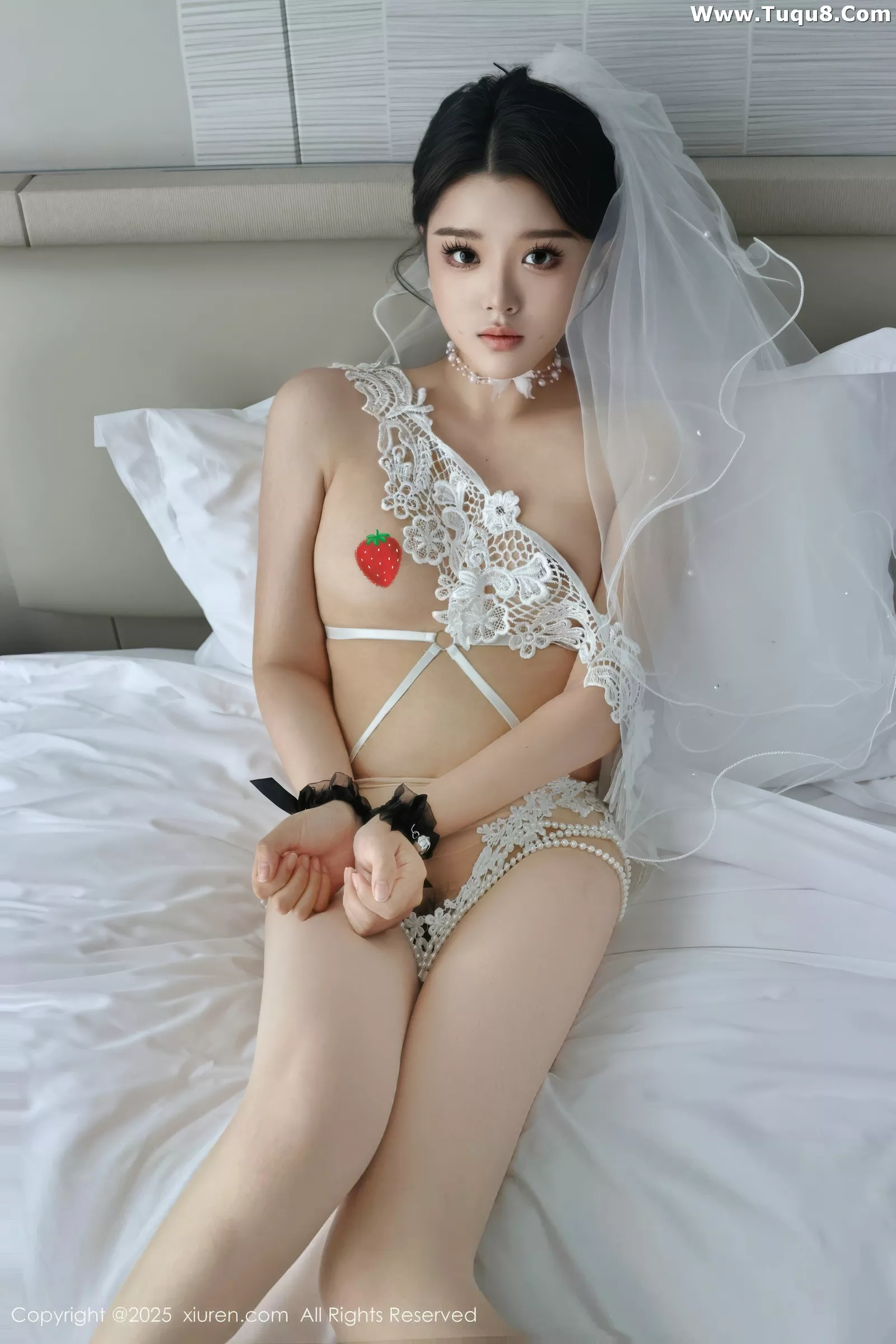   [XiuRen]高清写真图 2025.07.18 No.10559 糯梨子 白色婚纱第46张图片