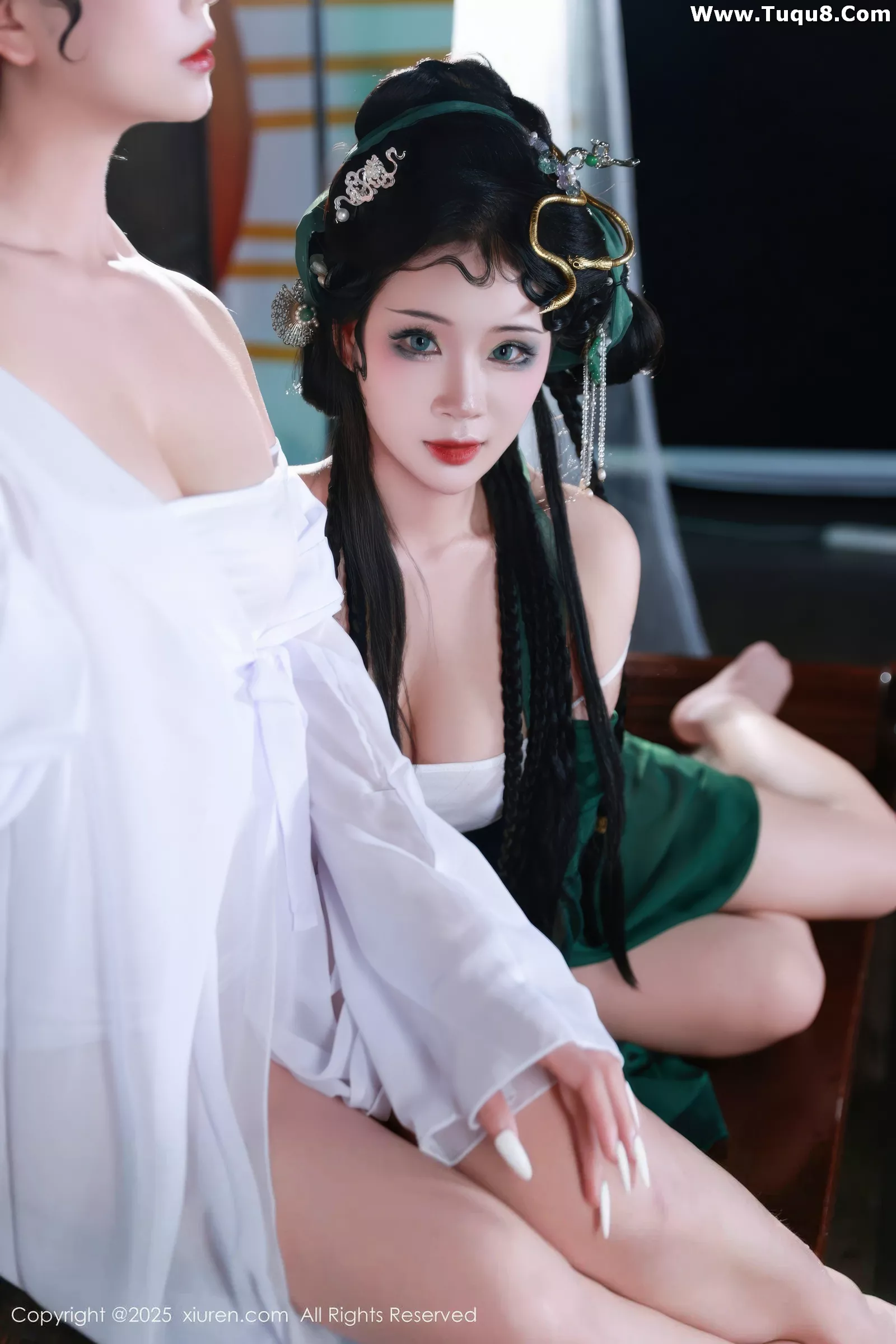   [XiuRen]高清写真图 2025.07.18 No.10561 南乔 青蛇第12张图片