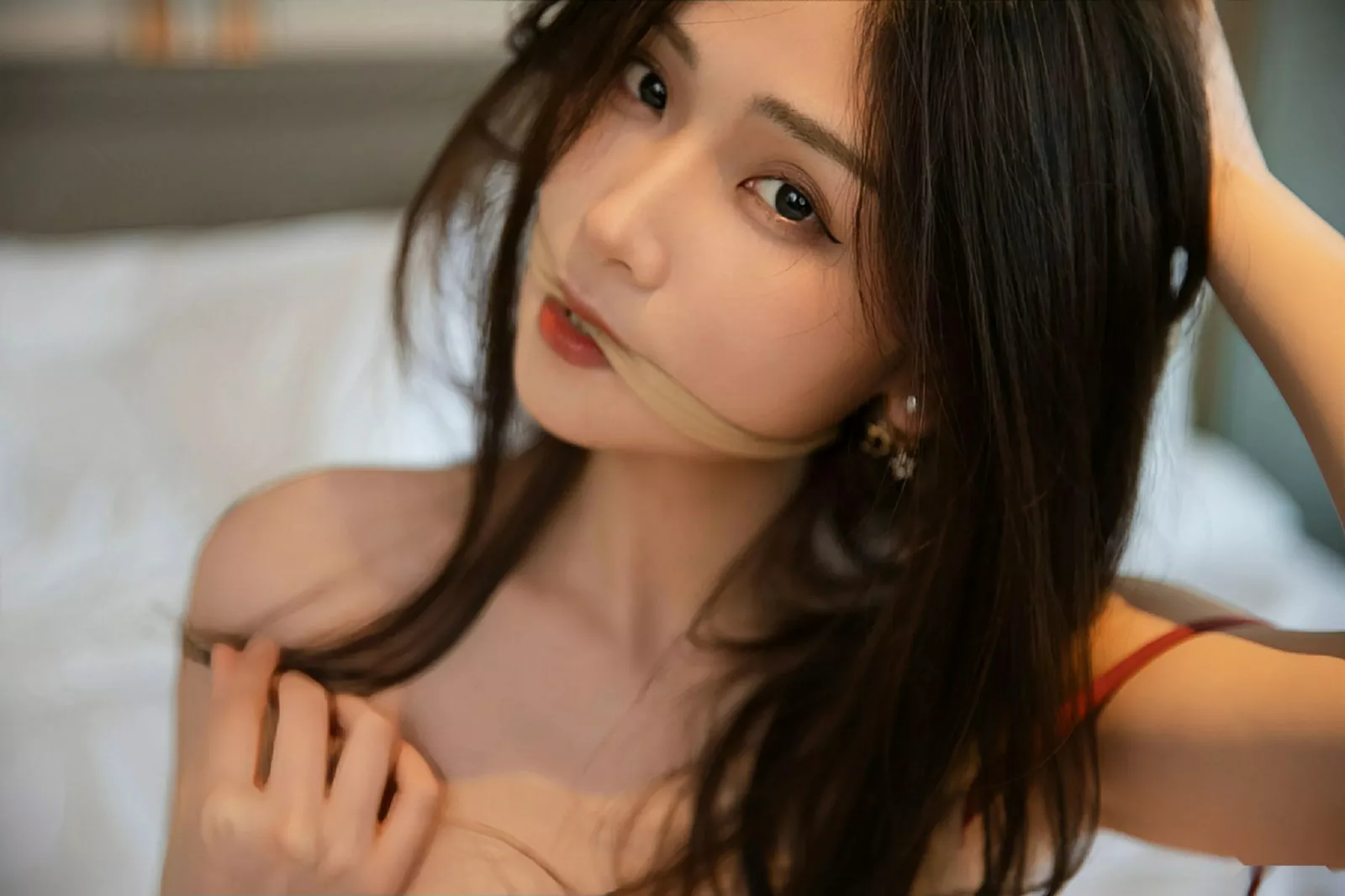   [XiuRen]高清写真图 2025.07.31 No.10605 刘婷婷 浅色旗袍第48张图片