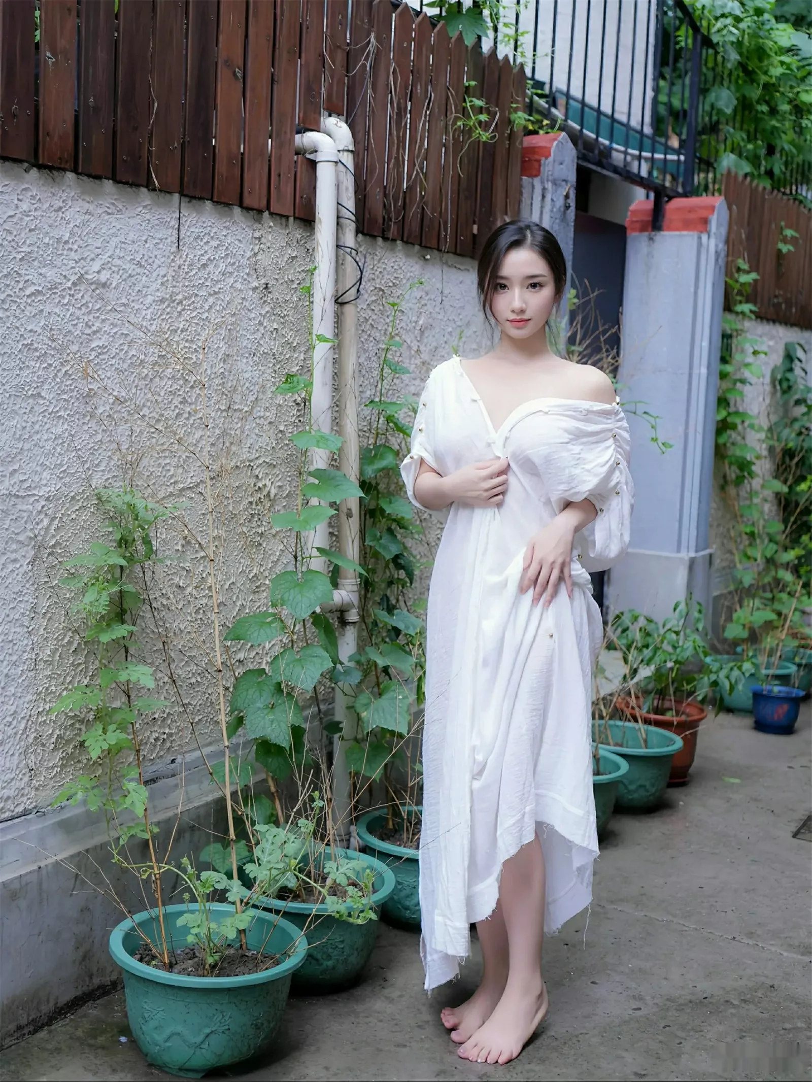   [XiuRen]高清写真图 2025.07.31 No.10603 楠芝 白色长袍第8张图片
