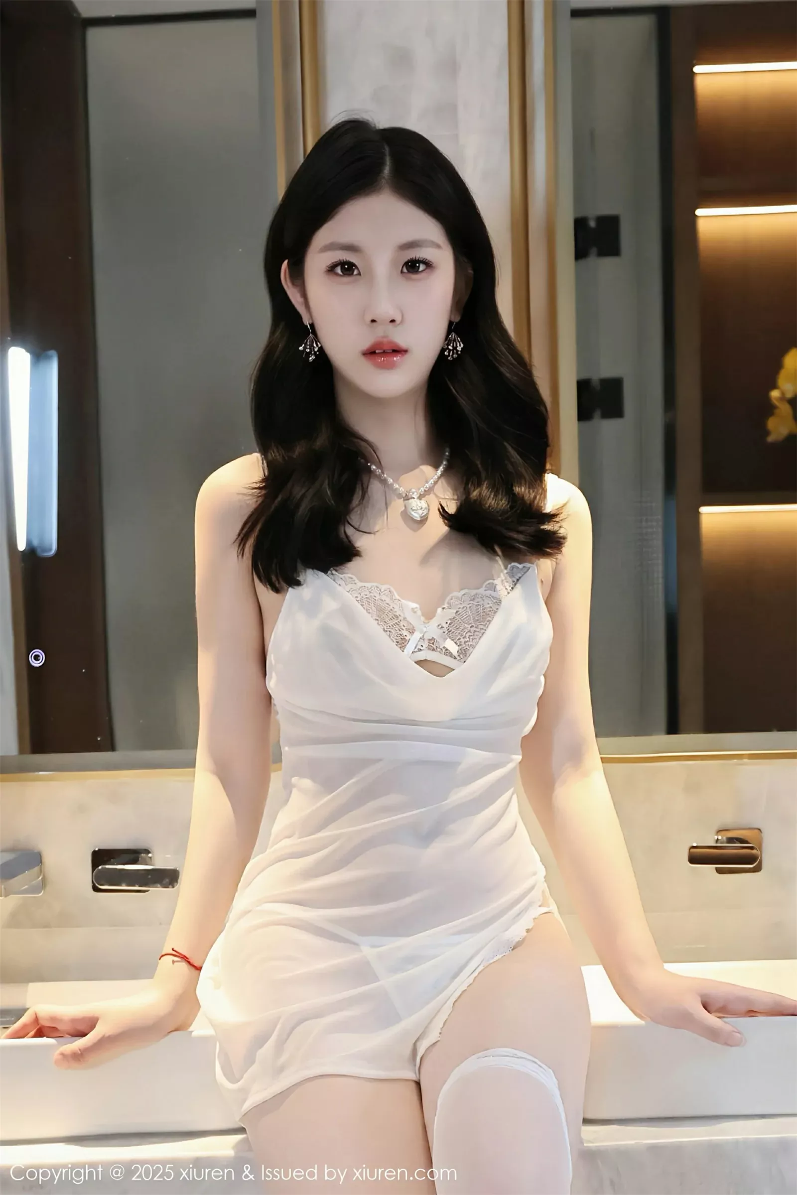   [XiuRen]高清写真图 2025.08.01 No.10609 小芭乐 白色睡裙第34张图片