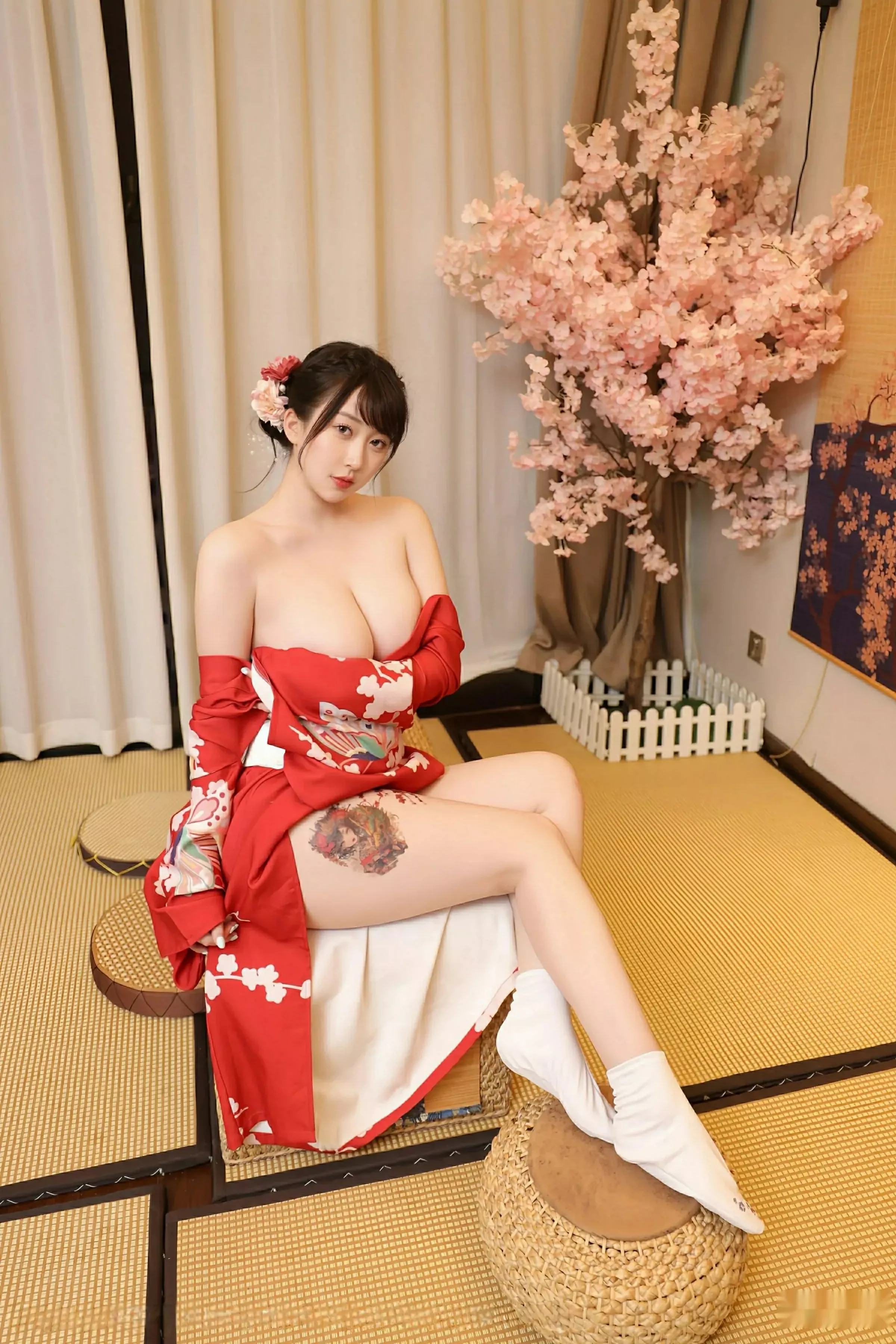   [XiuRen]高清写真图 2025.08.06 No.10624 李沁恩lrene 性感红色第24张图片