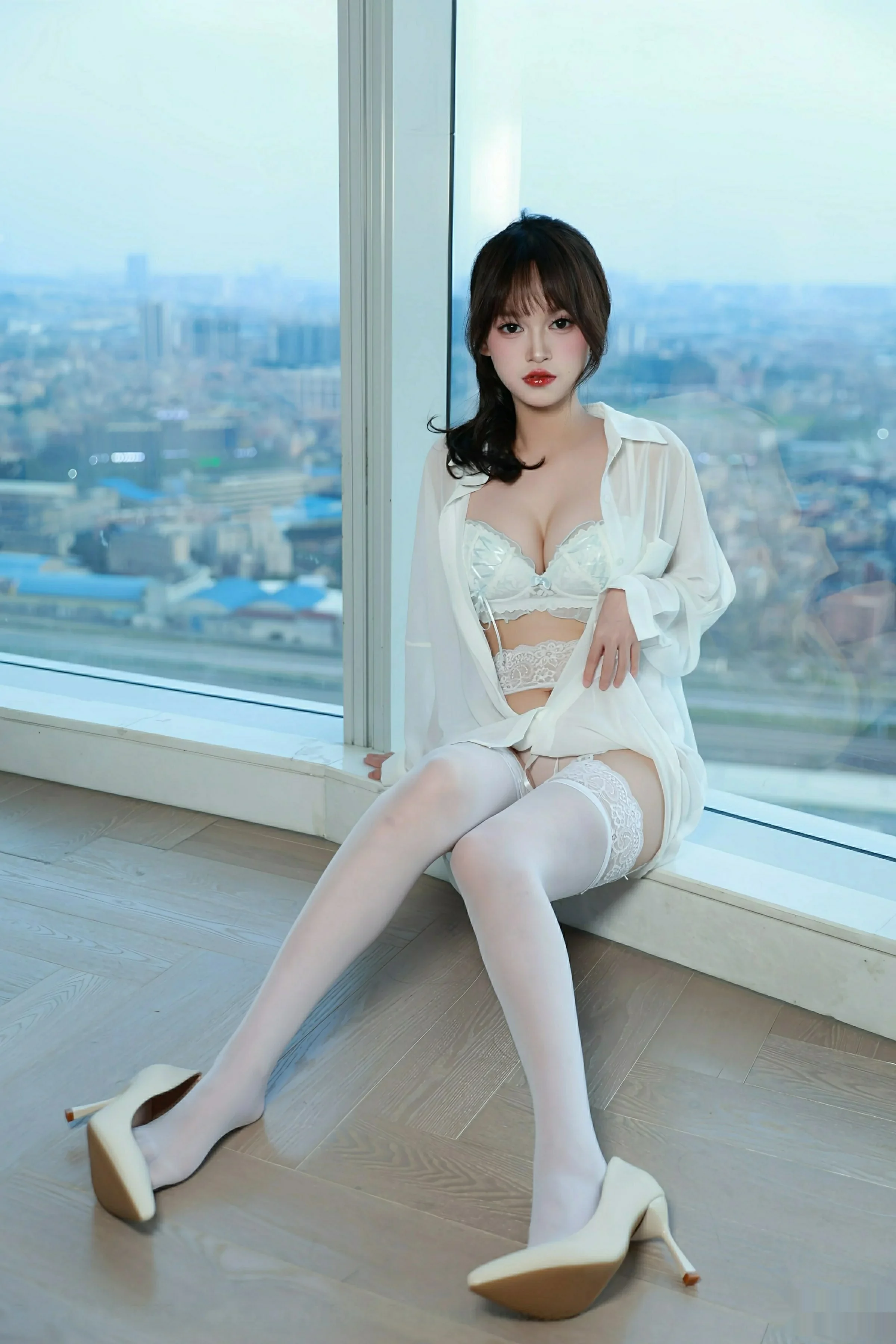   [XiuRen]高清写真图 2025.08.13 No.10642 糯咪 白色衬衫第4张图片