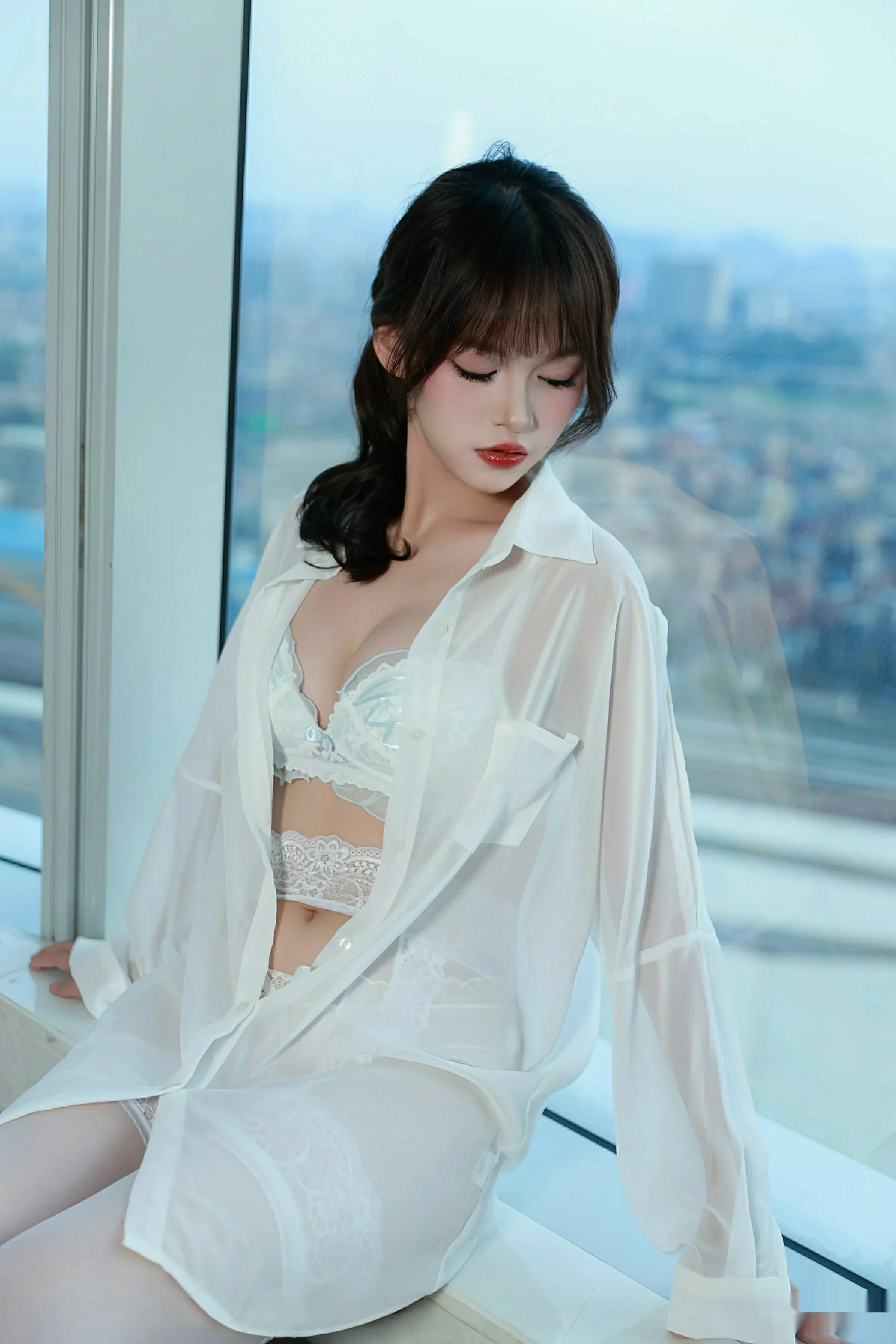   [XiuRen]高清写真图 2025.08.13 No.10642 糯咪 白色衬衫第5张图片