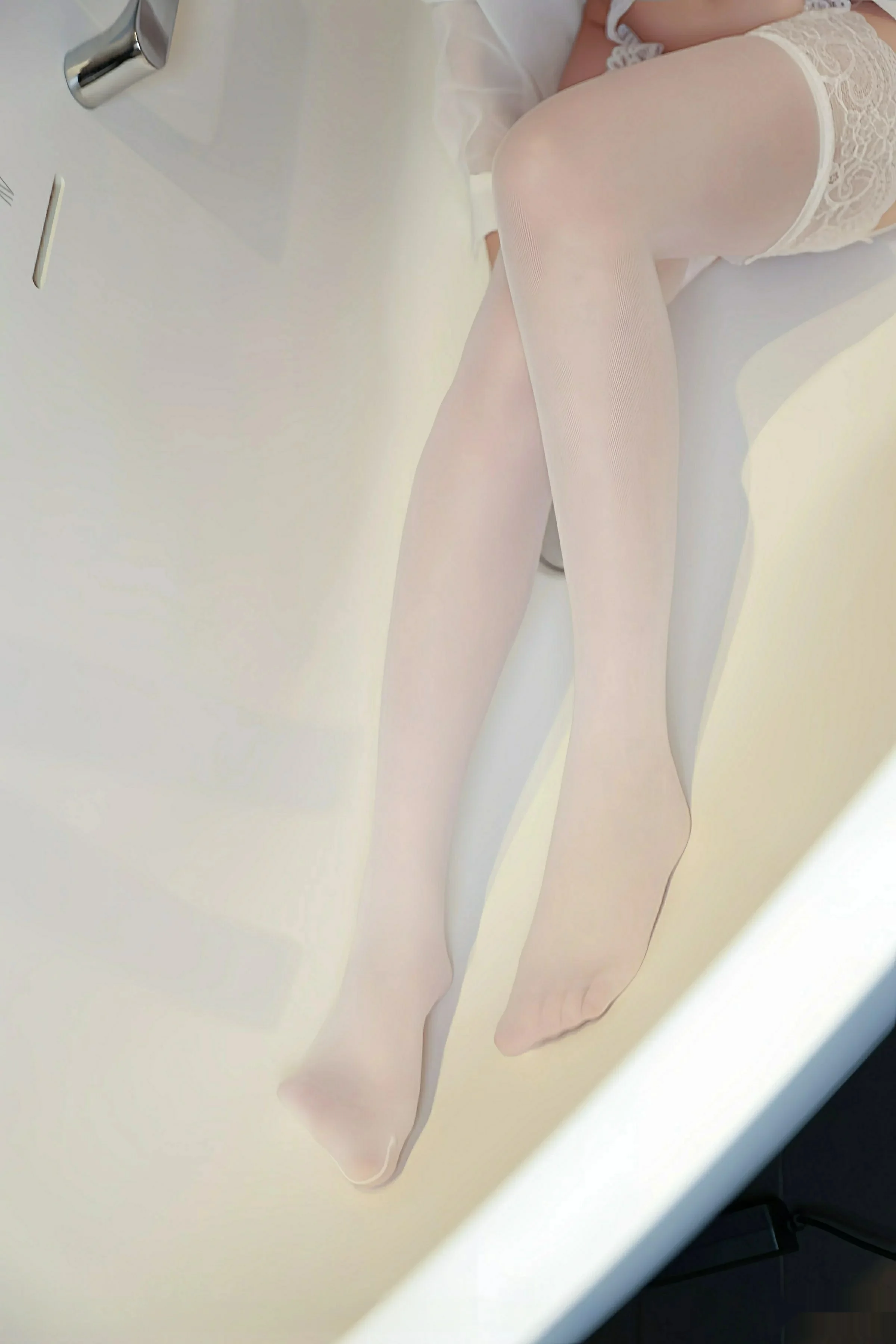   [XiuRen]高清写真图 2025.08.13 No.10642 糯咪 白色衬衫第60张图片