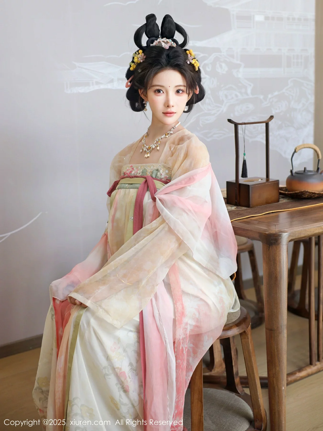  [XiuRen]高清写真图 2025.08.13 No.10645 梨霜儿 古装服饰第11张图片