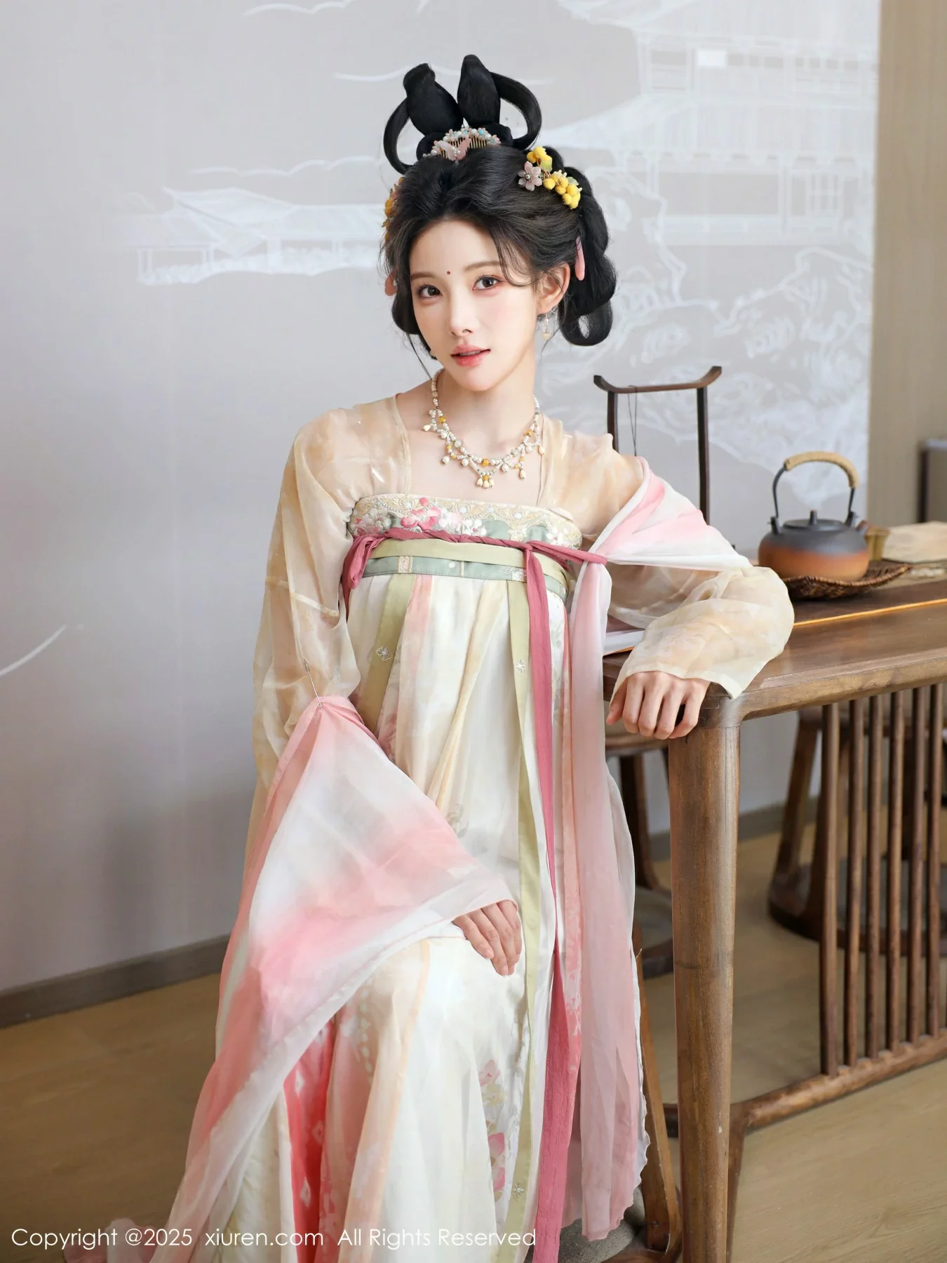   [XiuRen]高清写真图 2025.08.13 No.10645 梨霜儿 古装服饰第12张图片