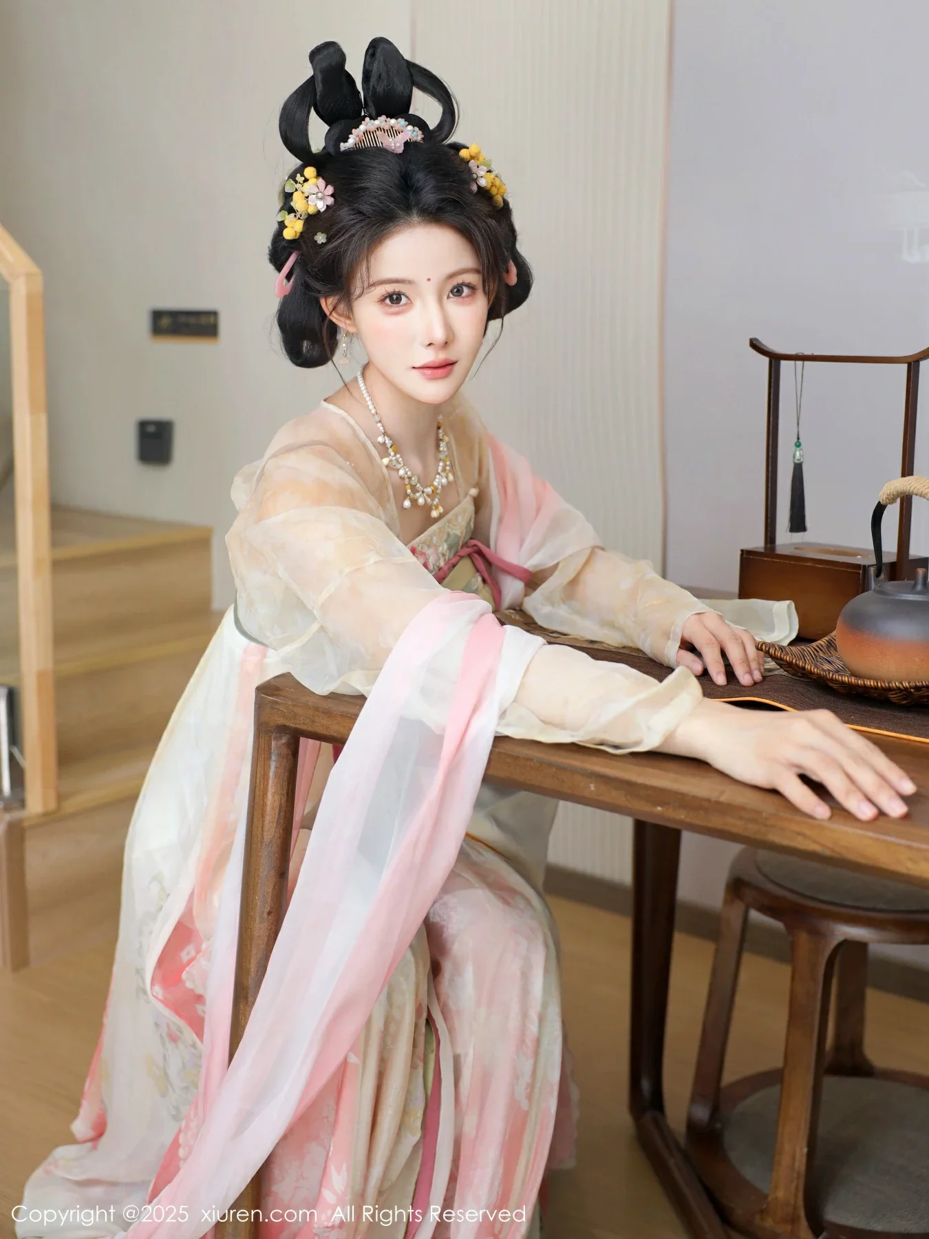   [XiuRen]高清写真图 2025.08.13 No.10645 梨霜儿 古装服饰第15张图片