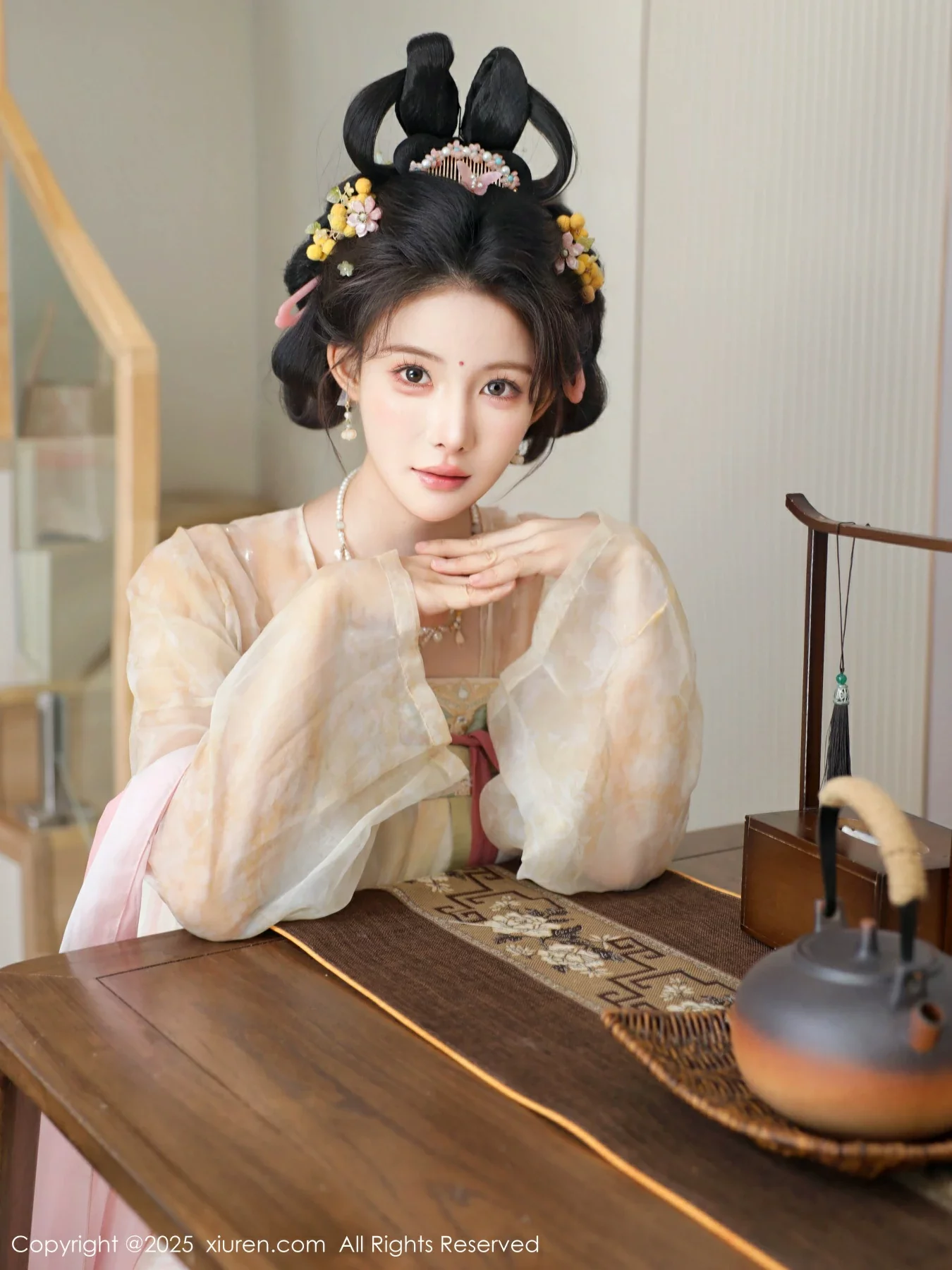   [XiuRen]高清写真图 2025.08.13 No.10645 梨霜儿 古装服饰第16张图片