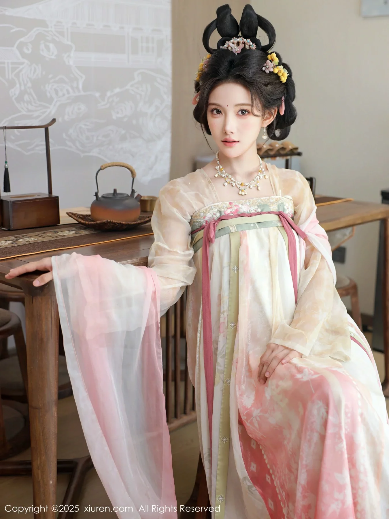   [XiuRen]高清写真图 2025.08.13 No.10645 梨霜儿 古装服饰第20张图片