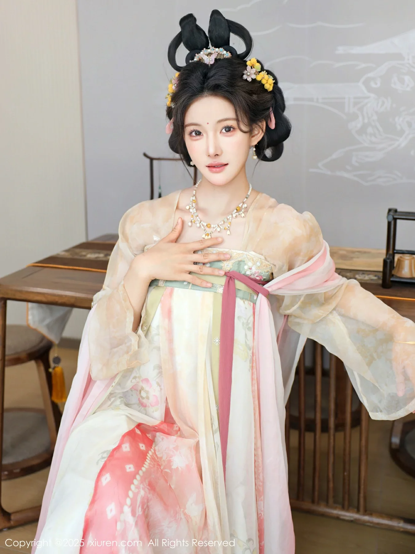   [XiuRen]高清写真图 2025.08.13 No.10645 梨霜儿 古装服饰第24张图片